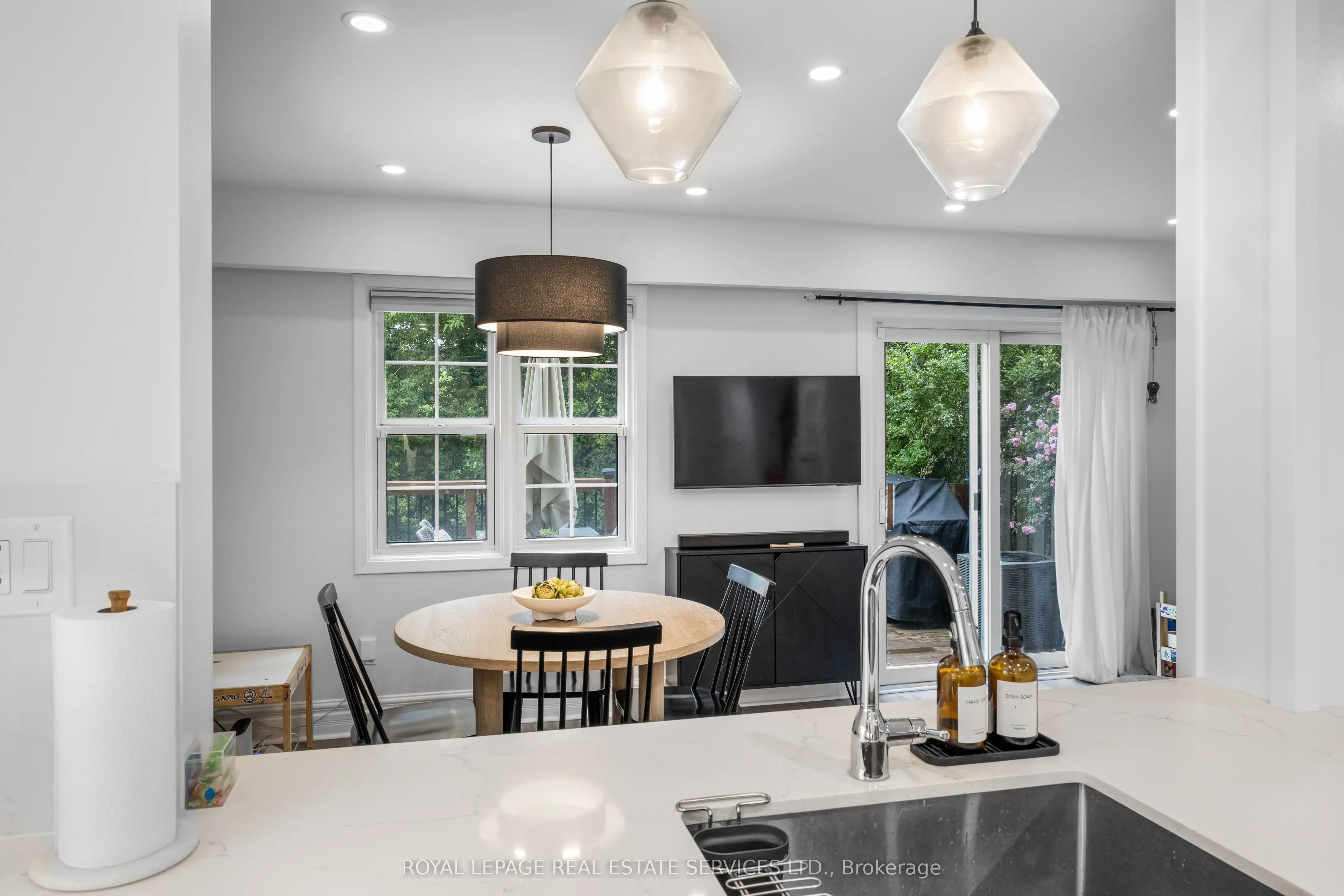 2120 Rathburn Road E, #38