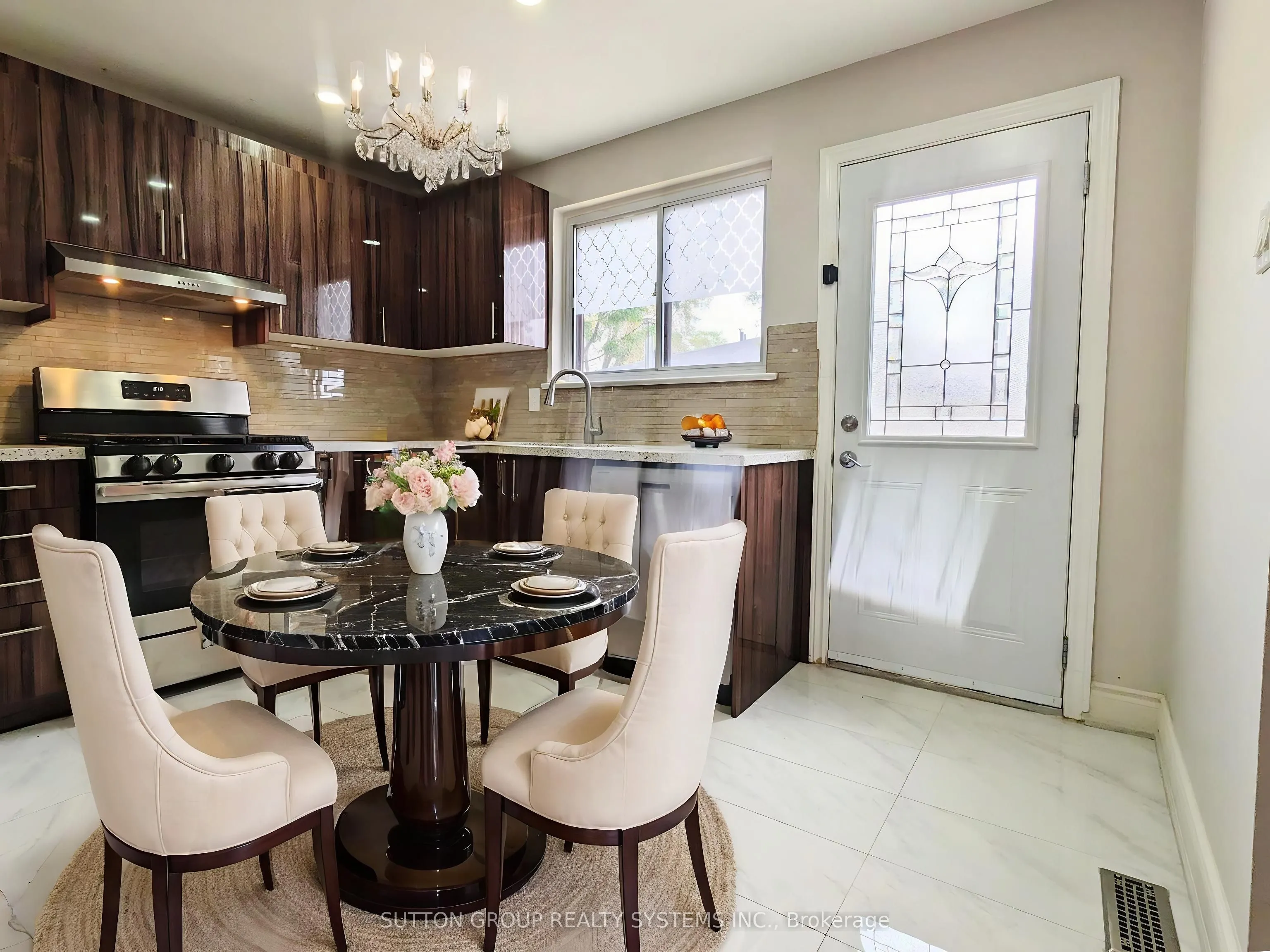 33 Earlsdale Crescent
