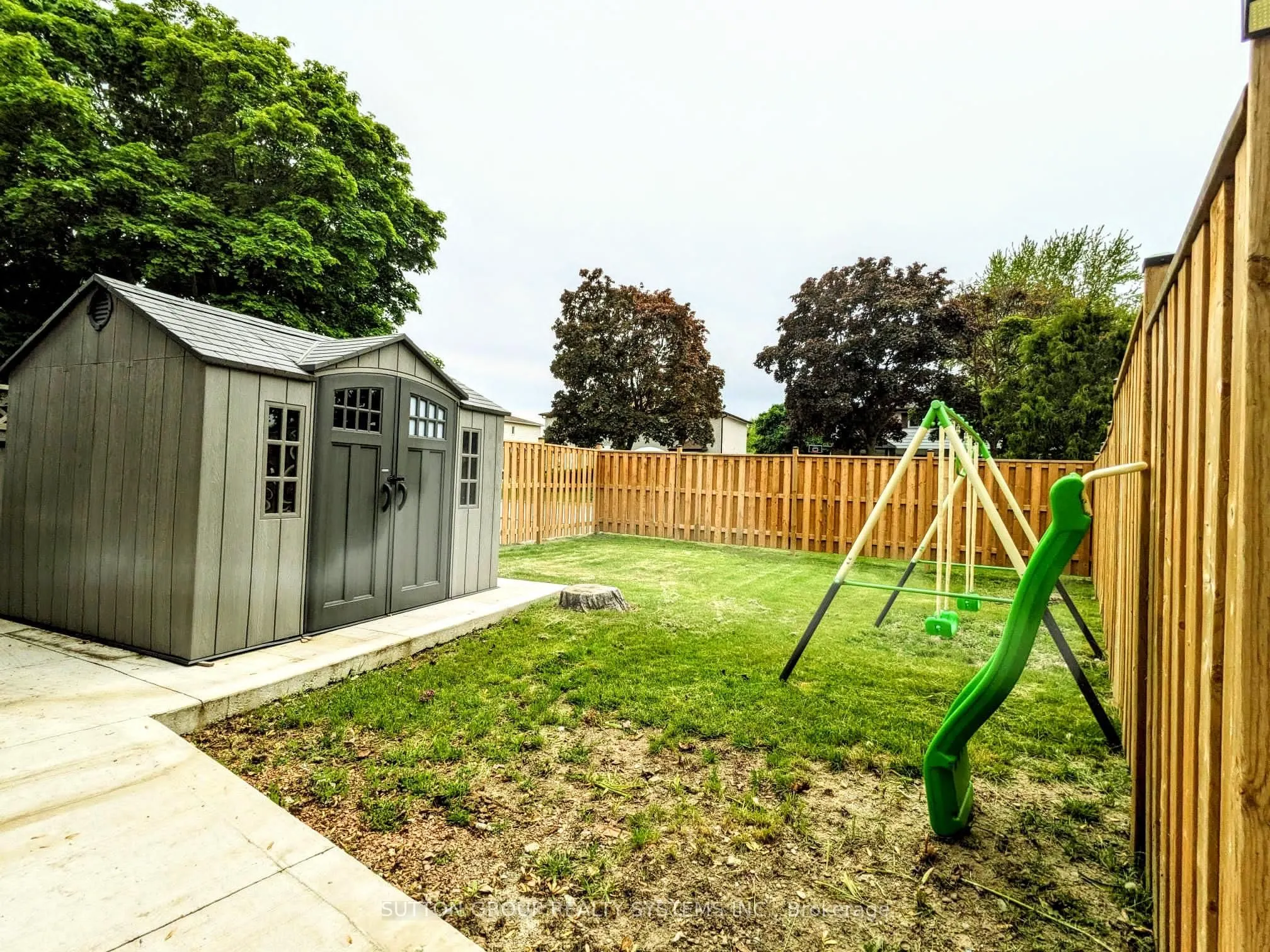 33 Earlsdale Crescent