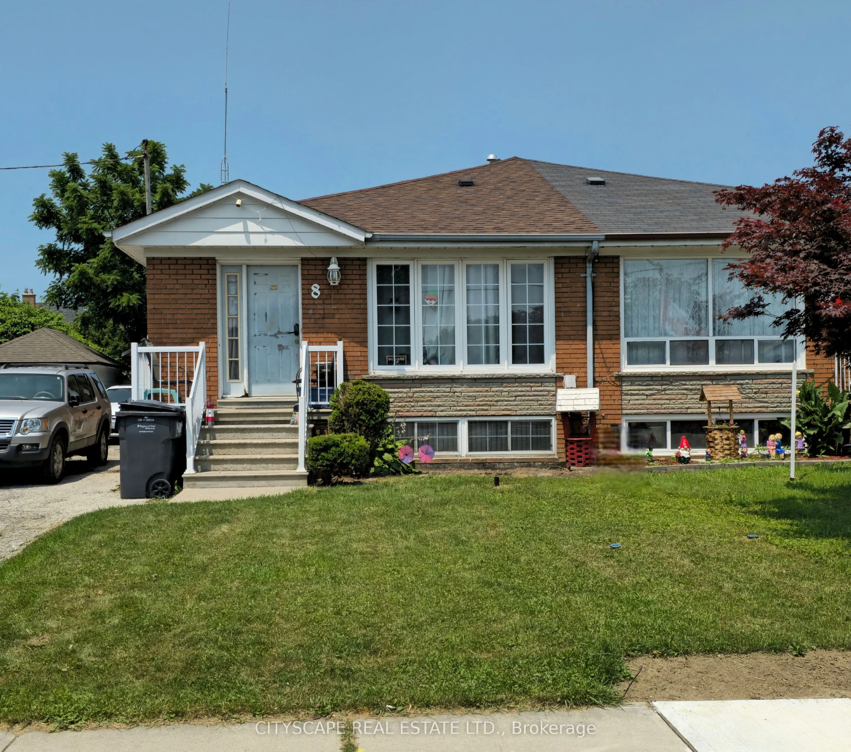 8 Garden Avenue
