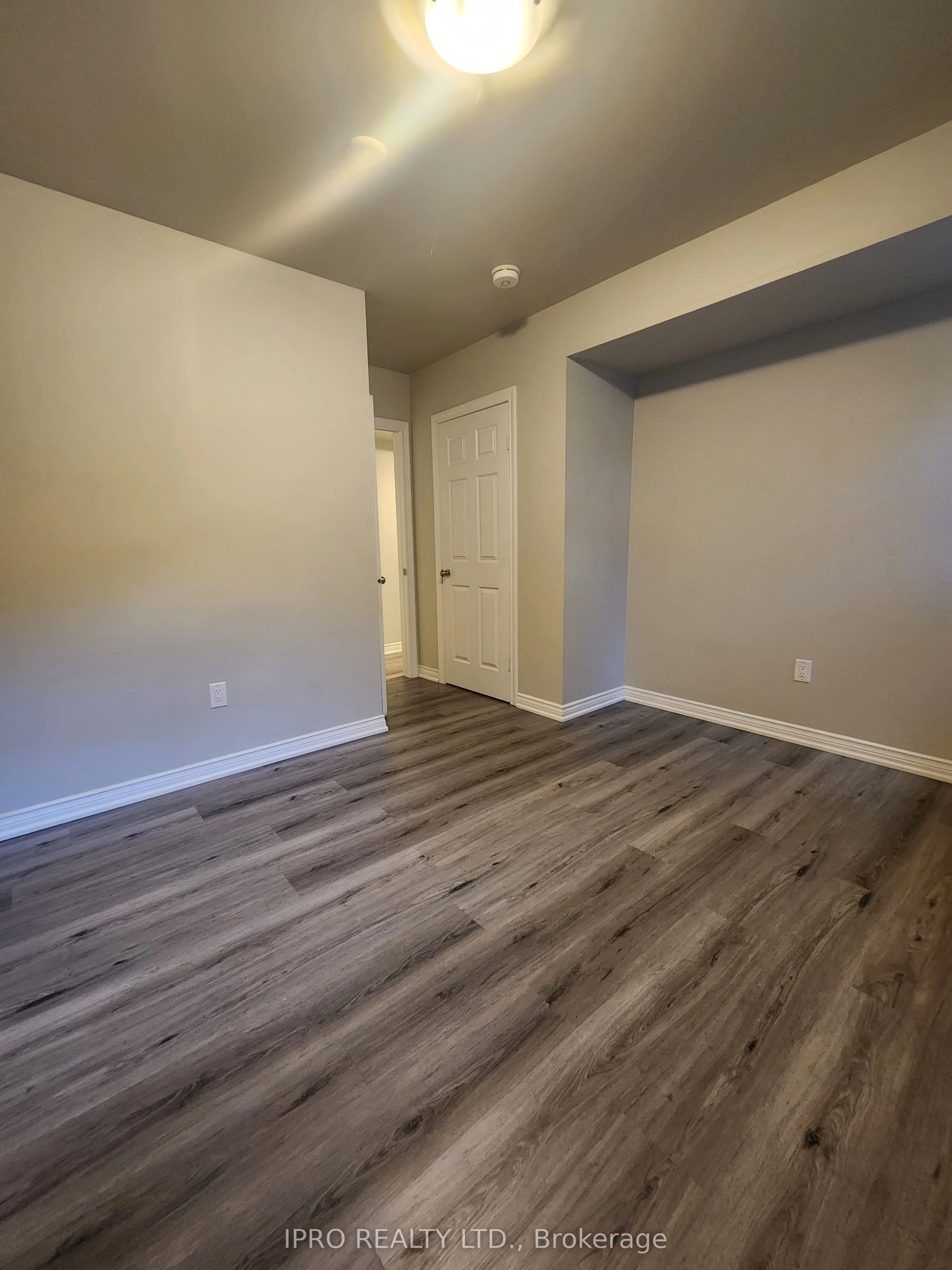 5853 whitehorn Crescent