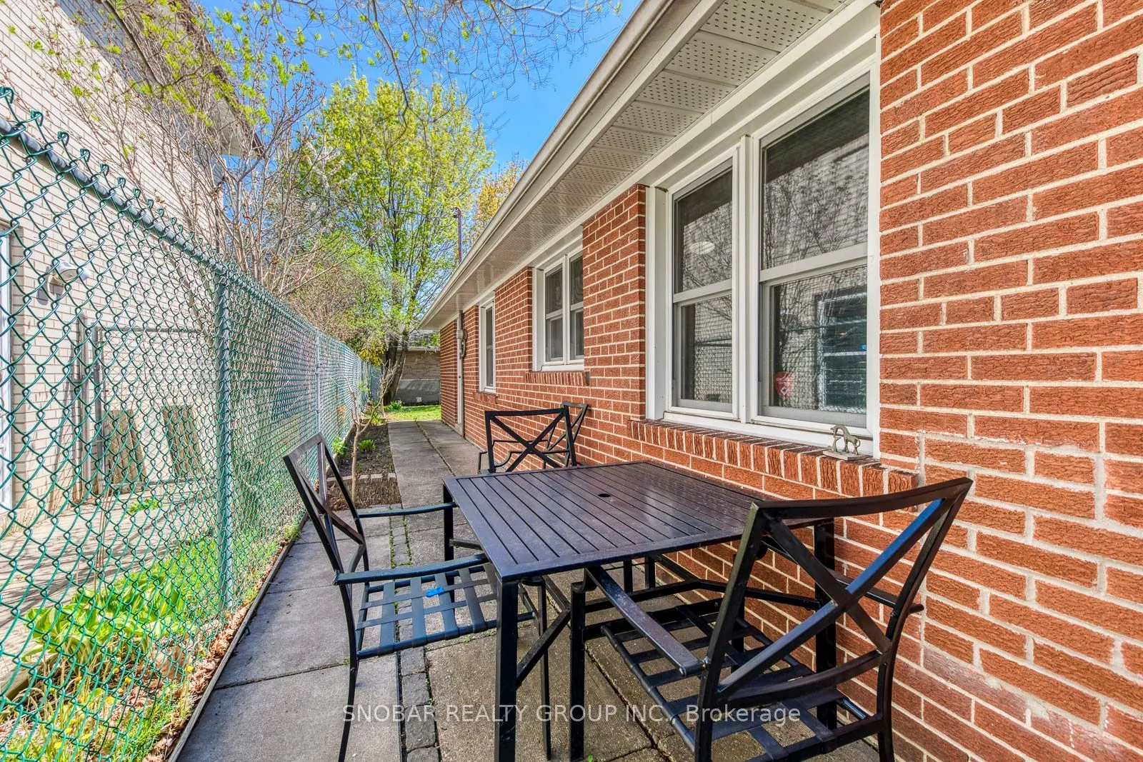 61 Brampton Road