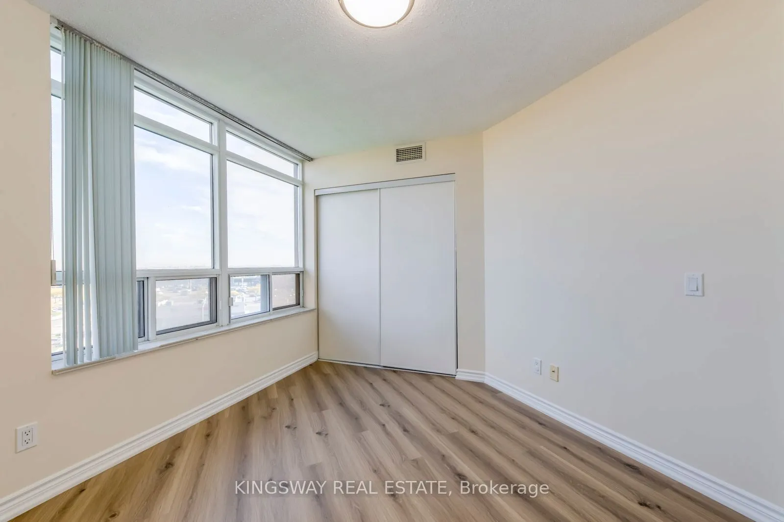 35 Kingsbridge Garden Circle, #708