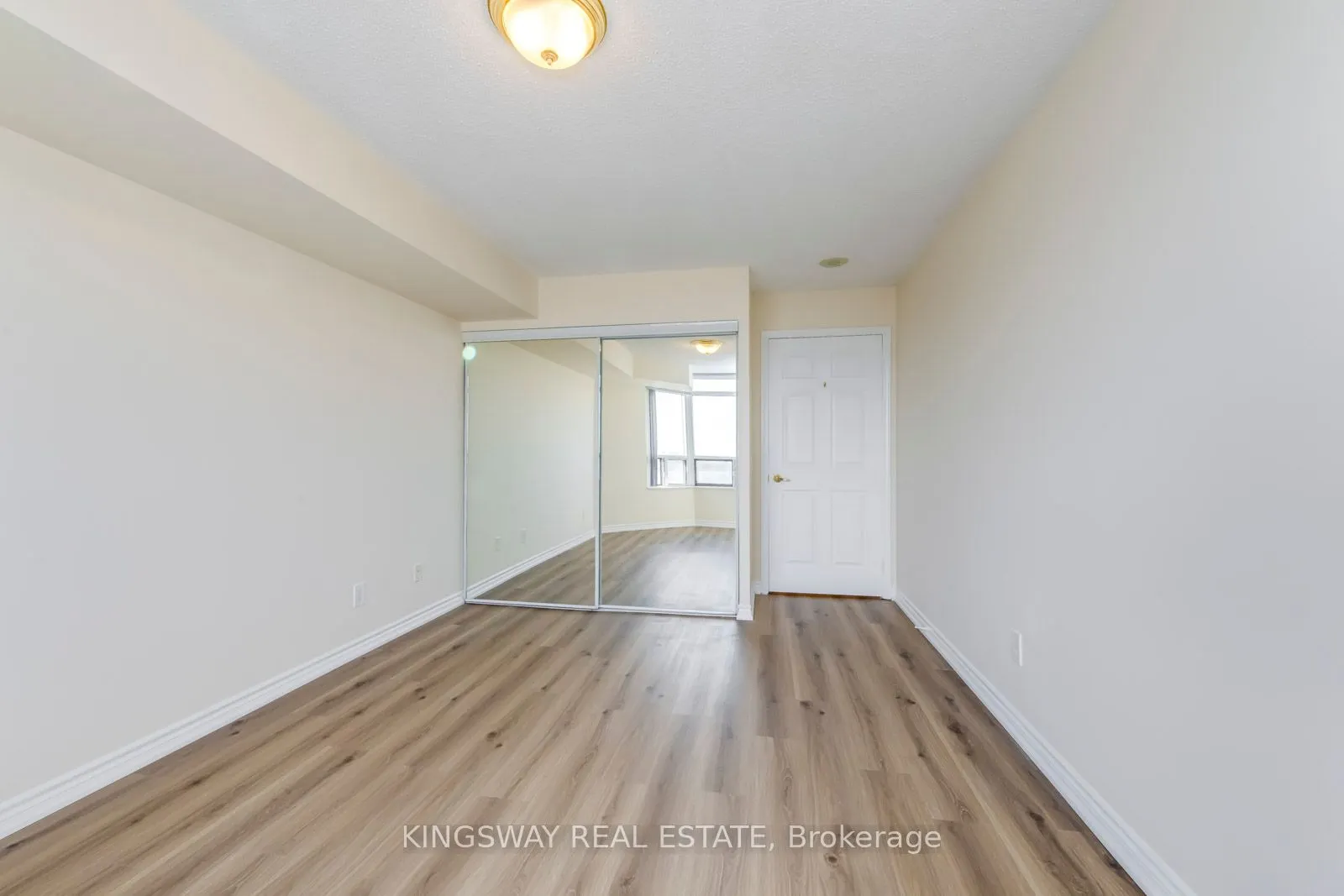 35 Kingsbridge Garden Circle, #708