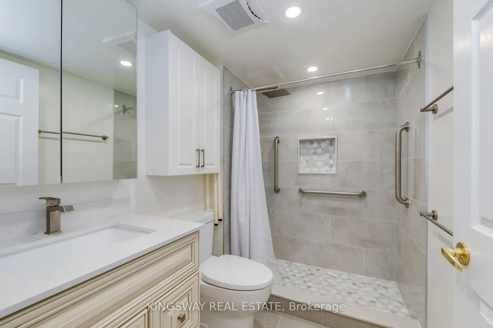 35 Kingsbridge Garden Circle, #708