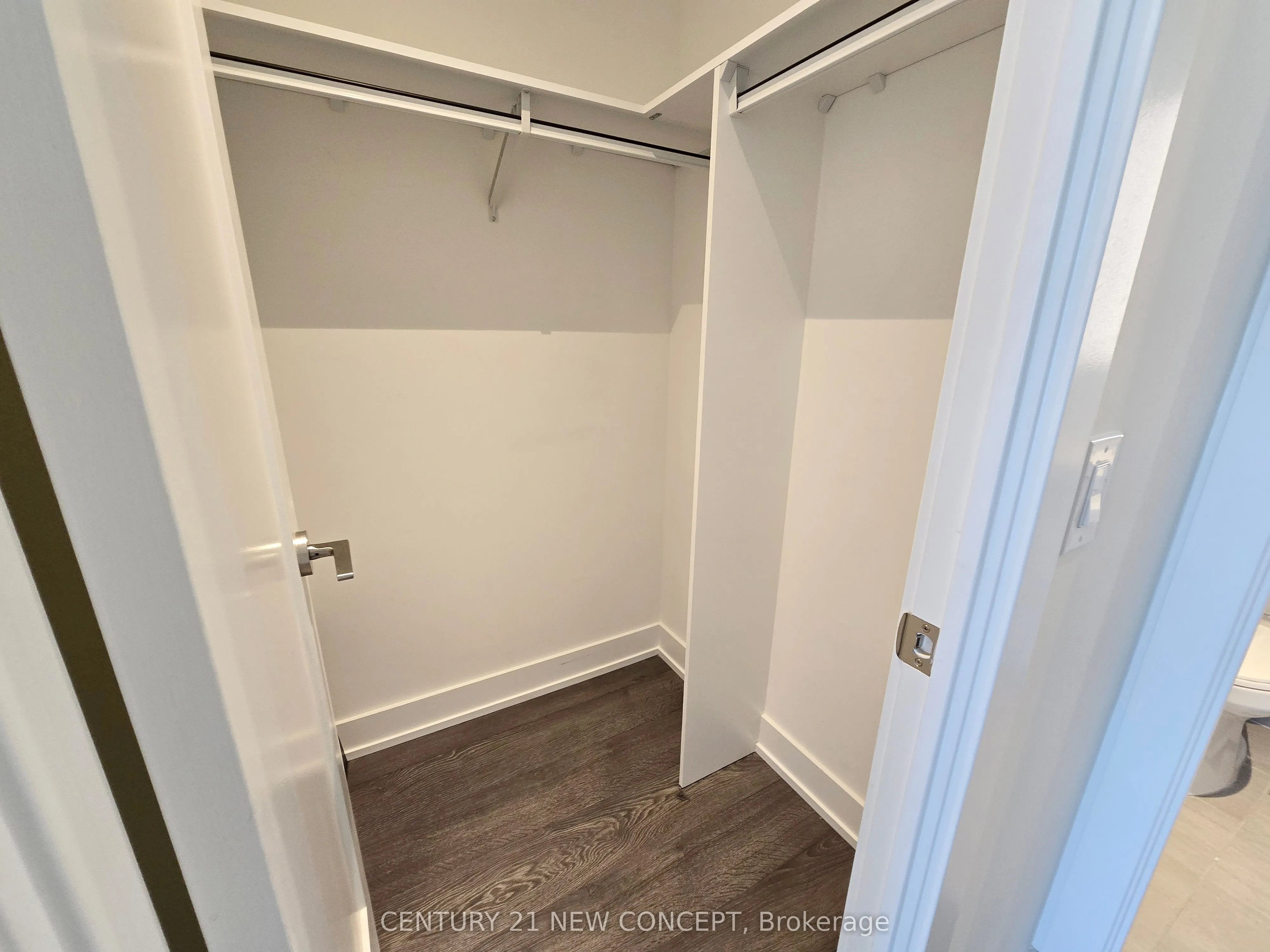 5 Mabelle Avenue, #1033