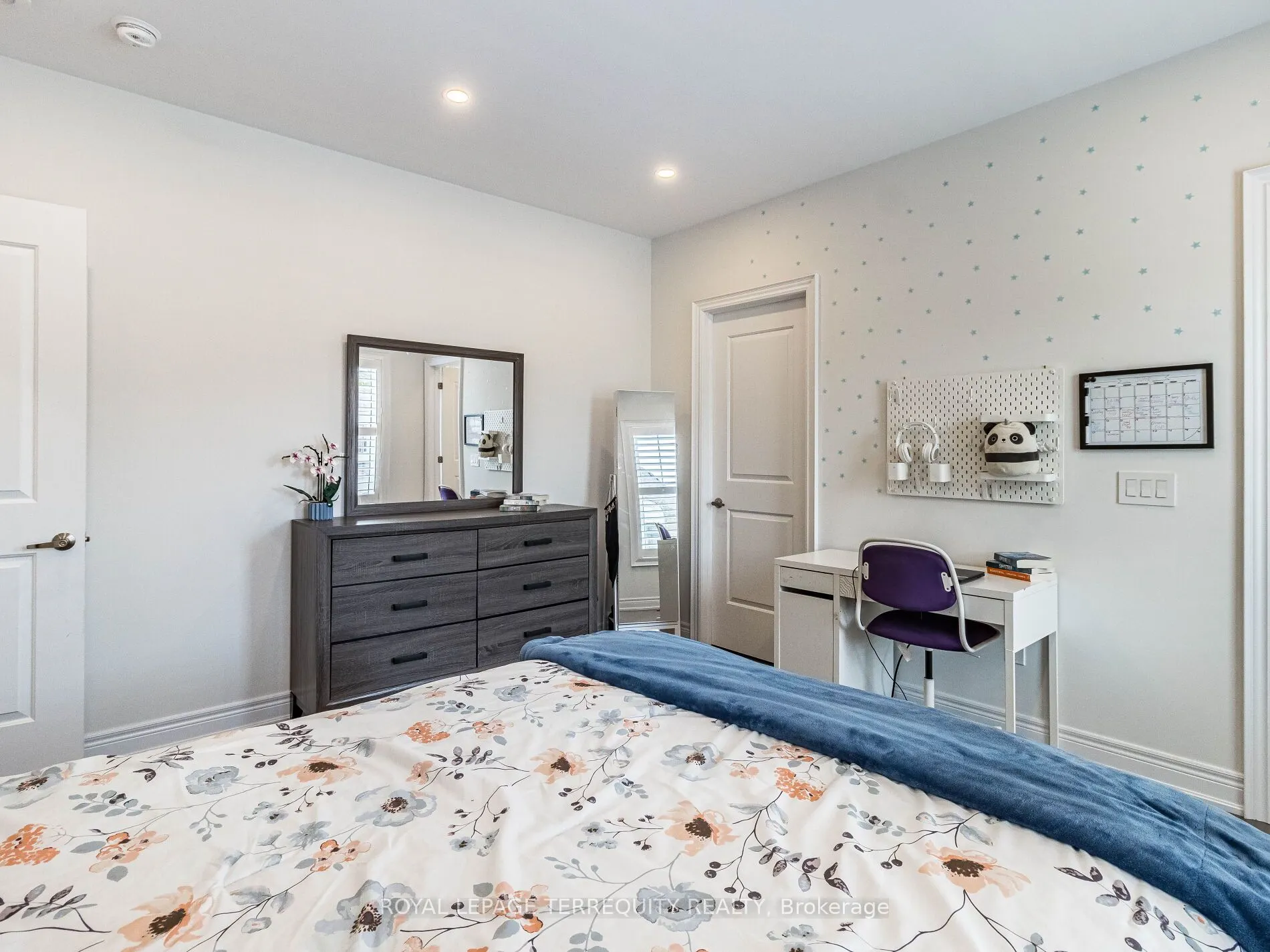 1386 Queens Plate Road