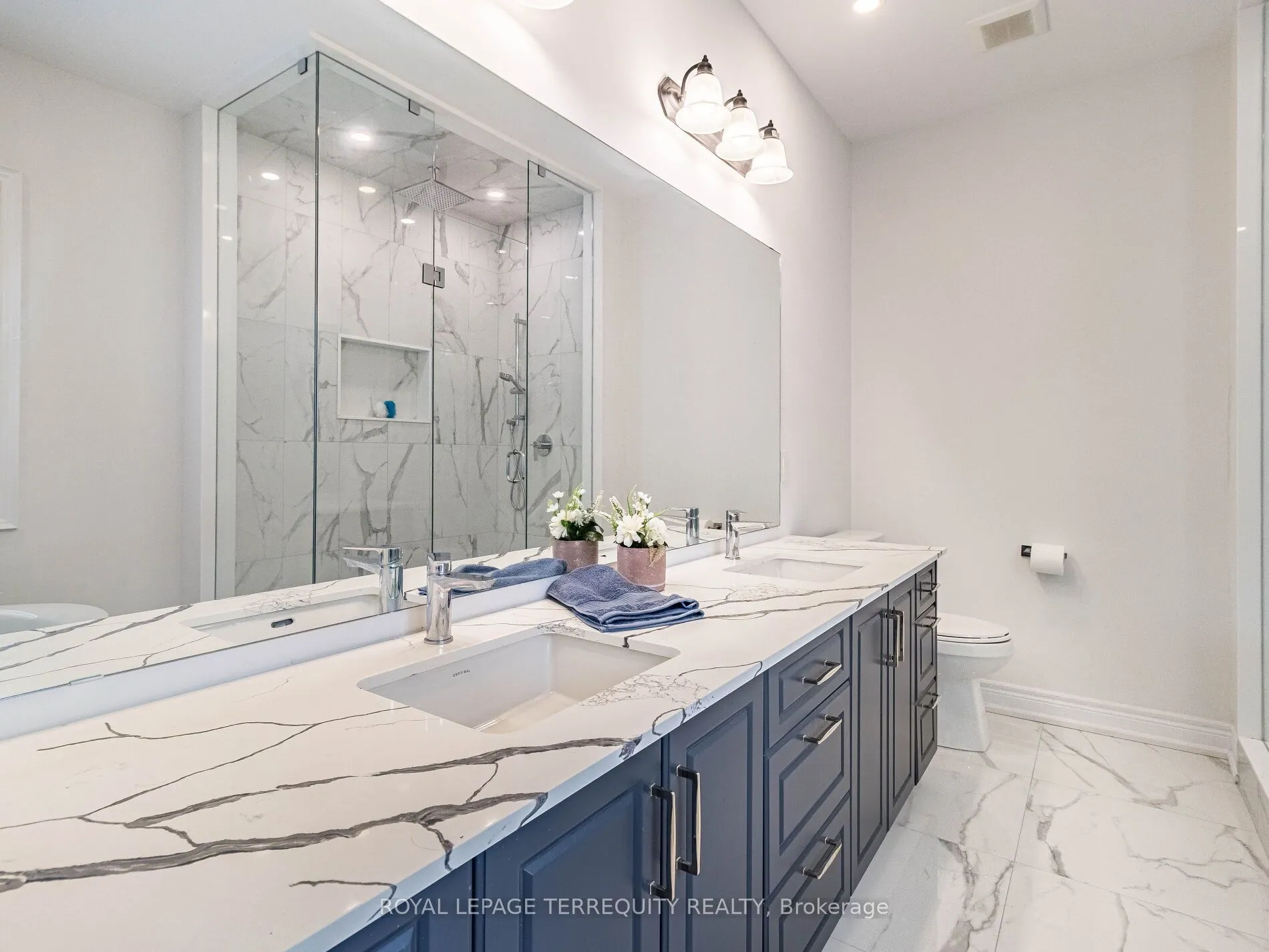 1386 Queens Plate Road