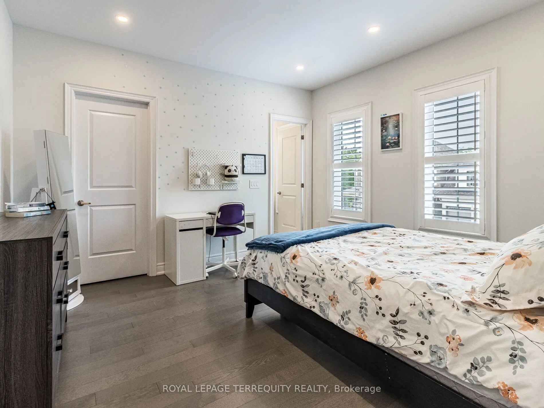 1386 Queens Plate Road