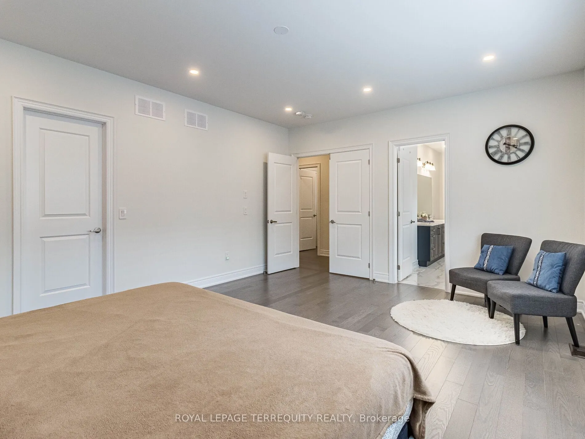 1386 Queens Plate Road