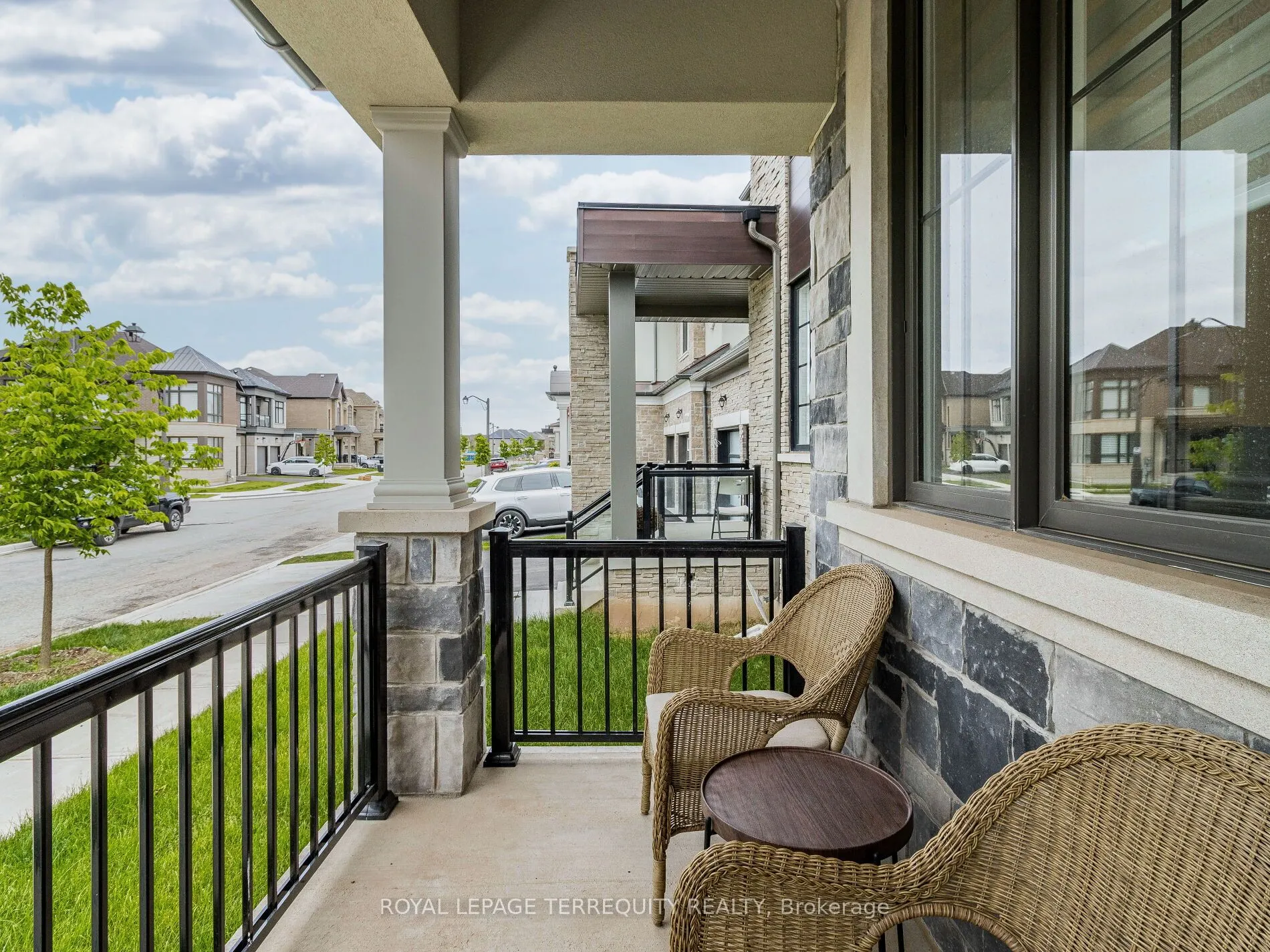 1386 Queens Plate Road