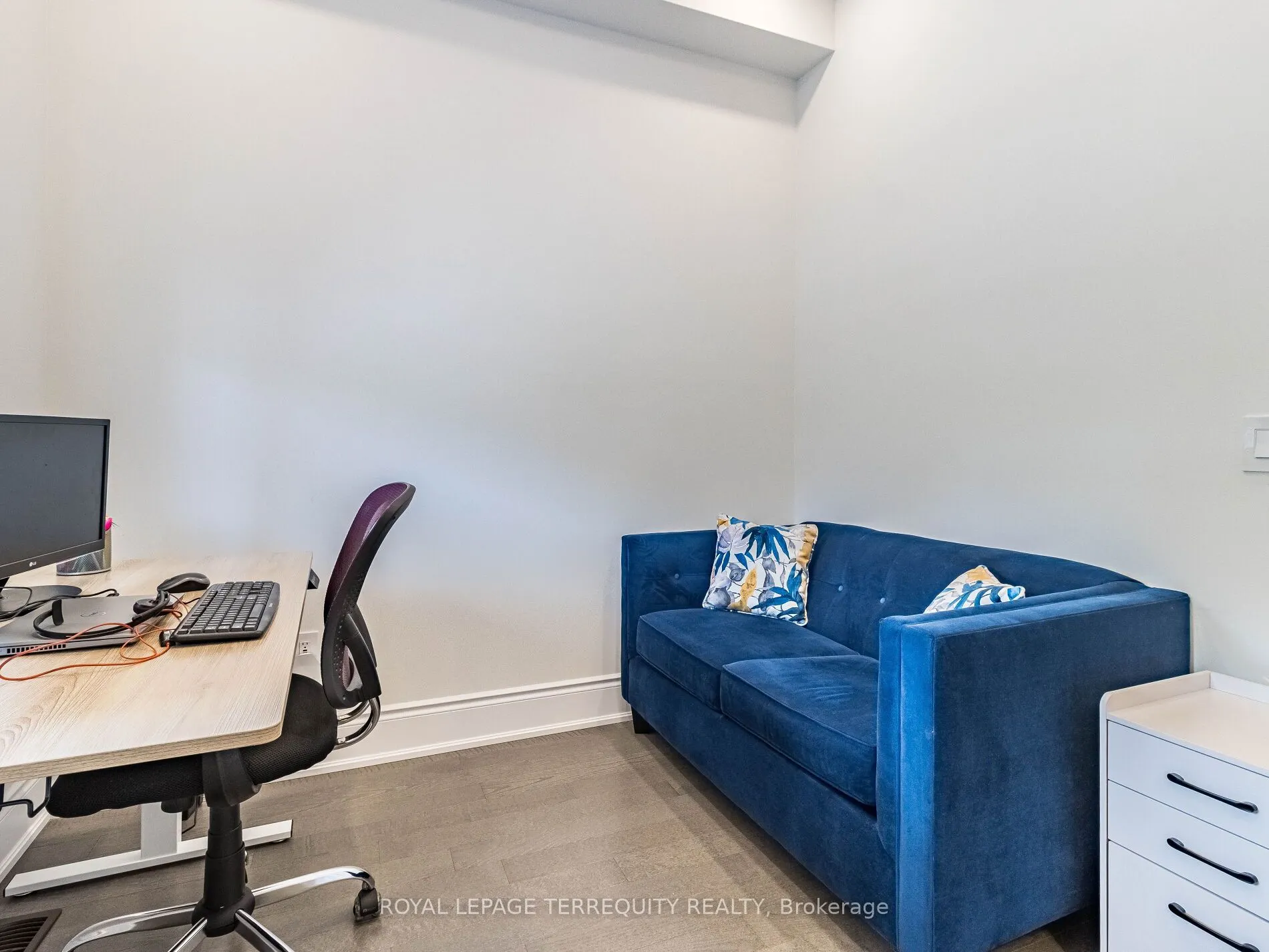 1386 Queens Plate Road