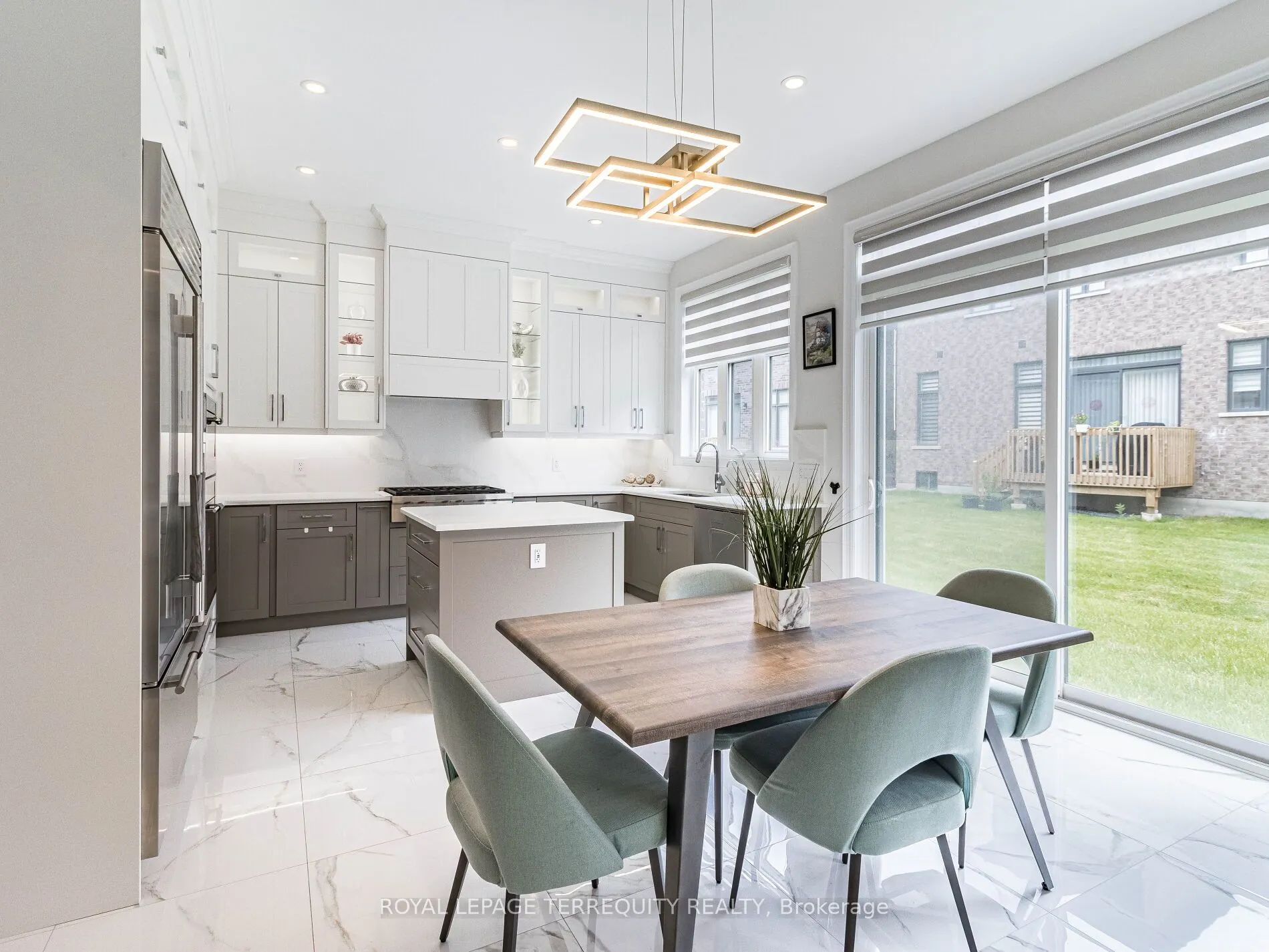 1386 Queens Plate Road