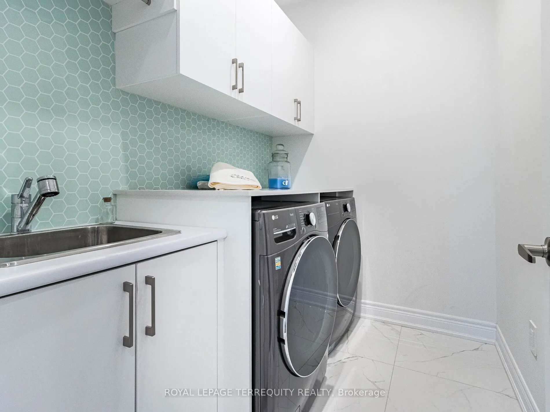 1386 Queens Plate Road