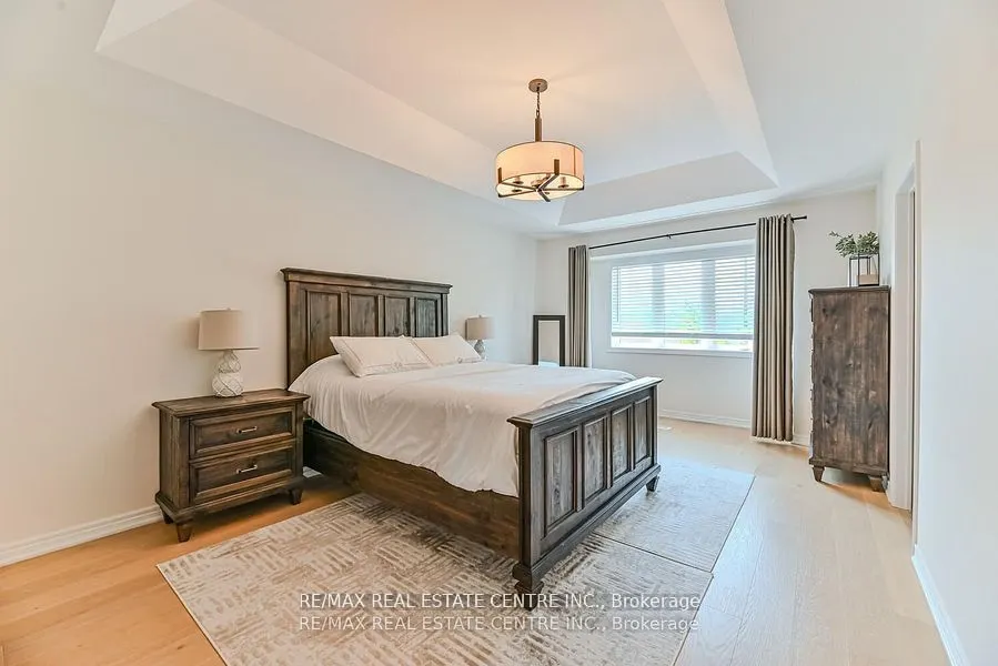 2498 Longridge Crescent