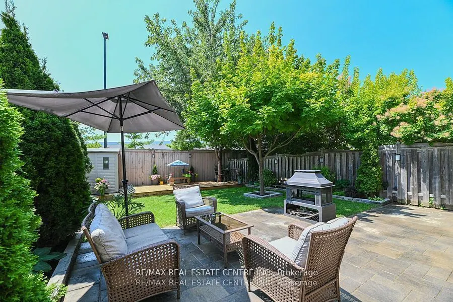 2498 Longridge Crescent