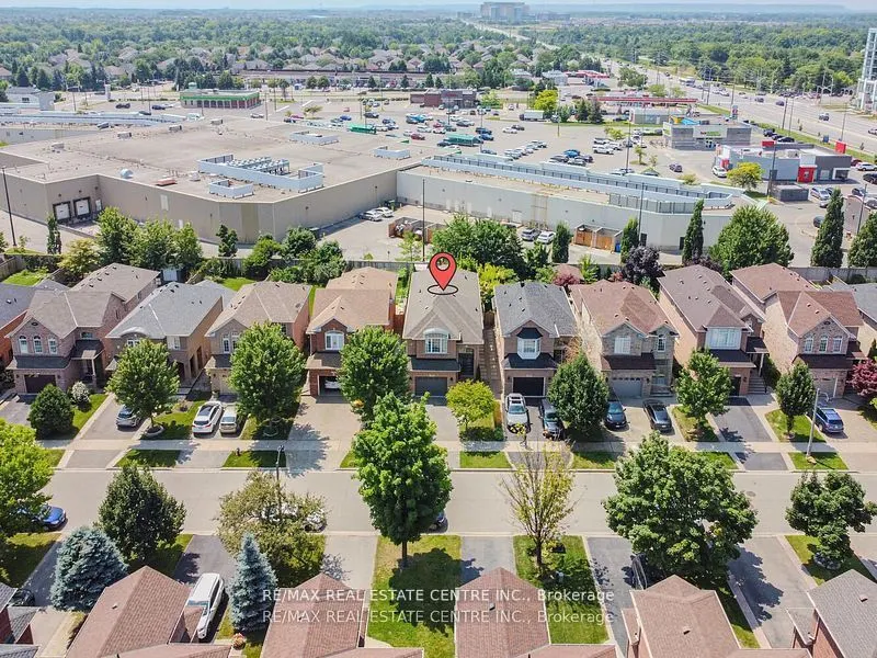 2498 Longridge Crescent