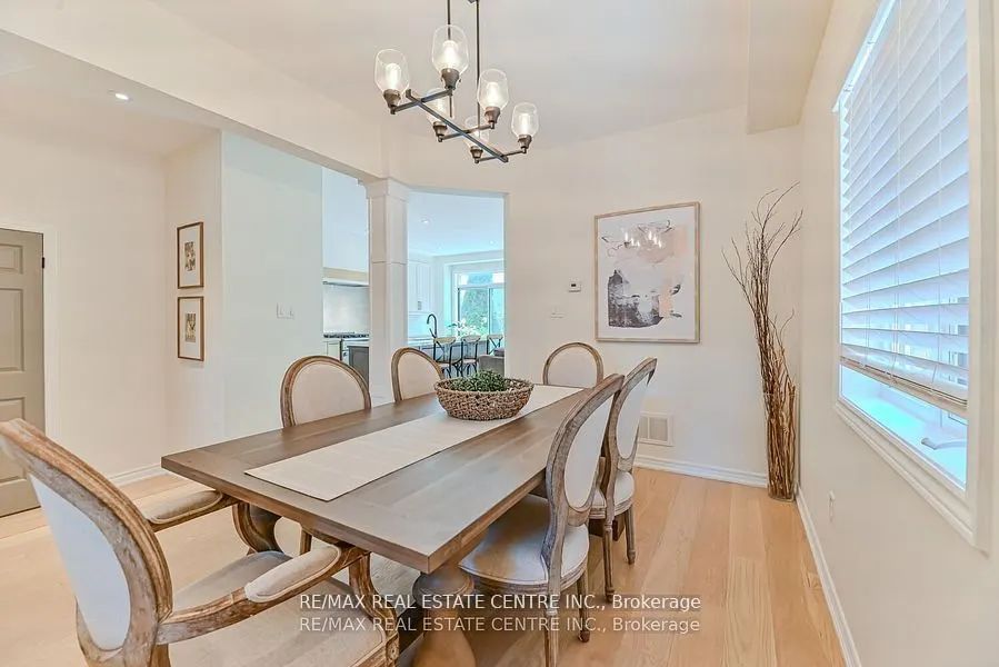 2498 Longridge Crescent