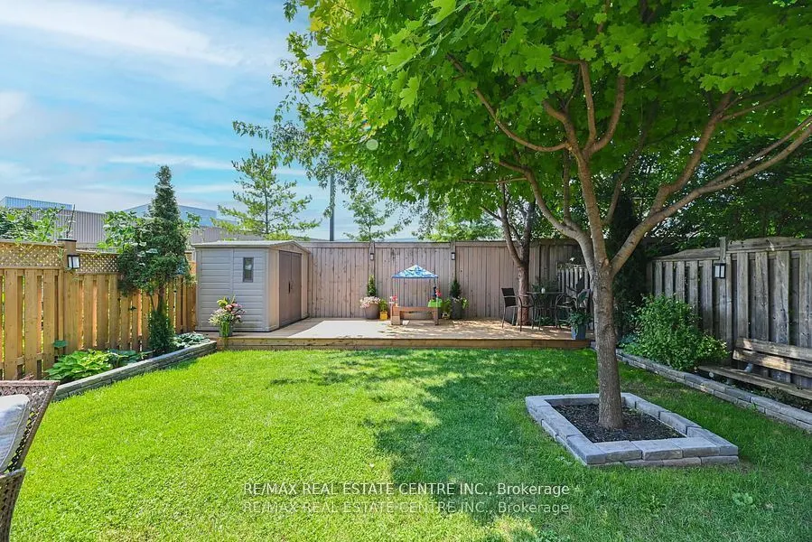 2498 Longridge Crescent