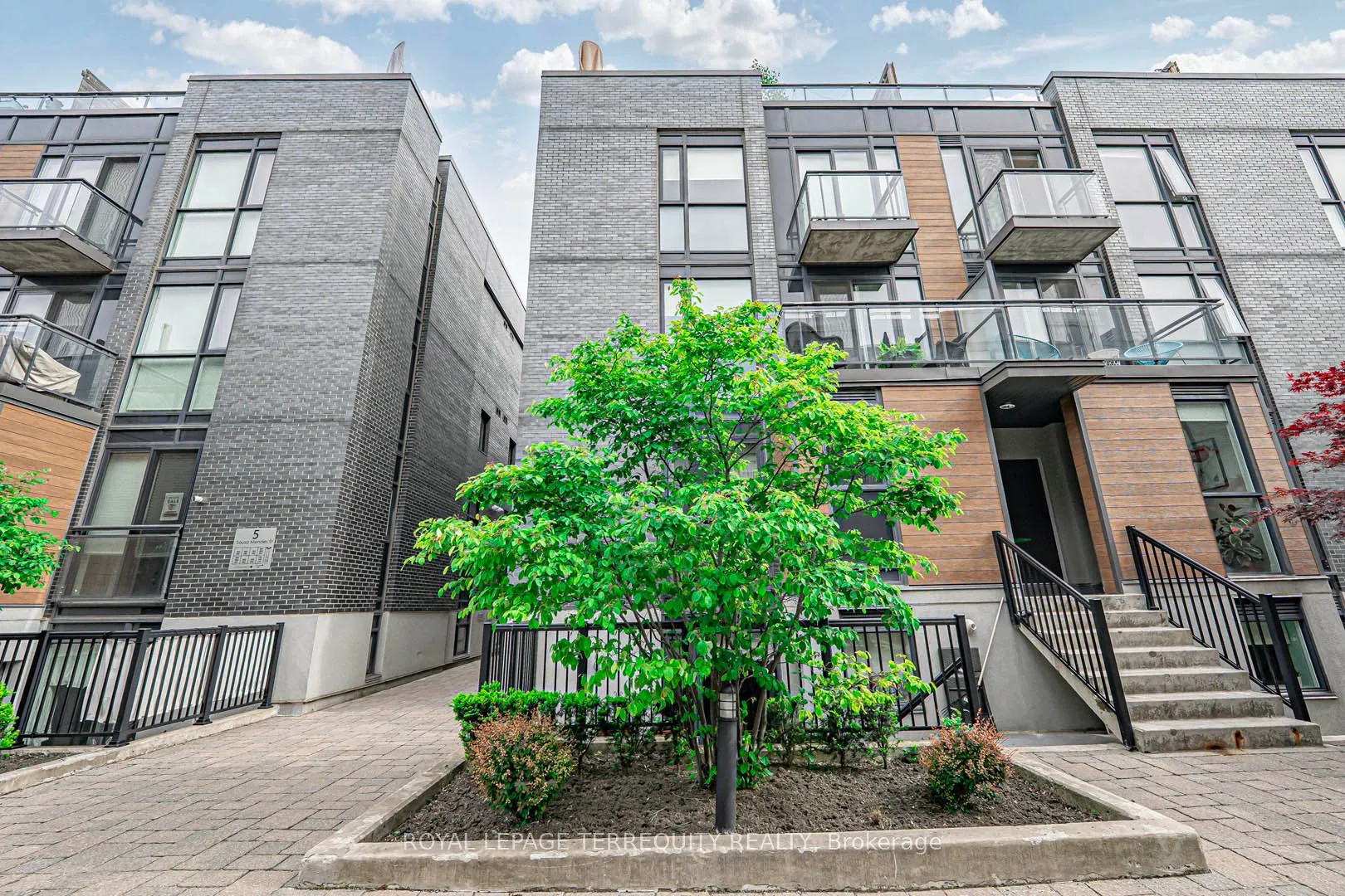 15 Sousa Mendes Street, #402