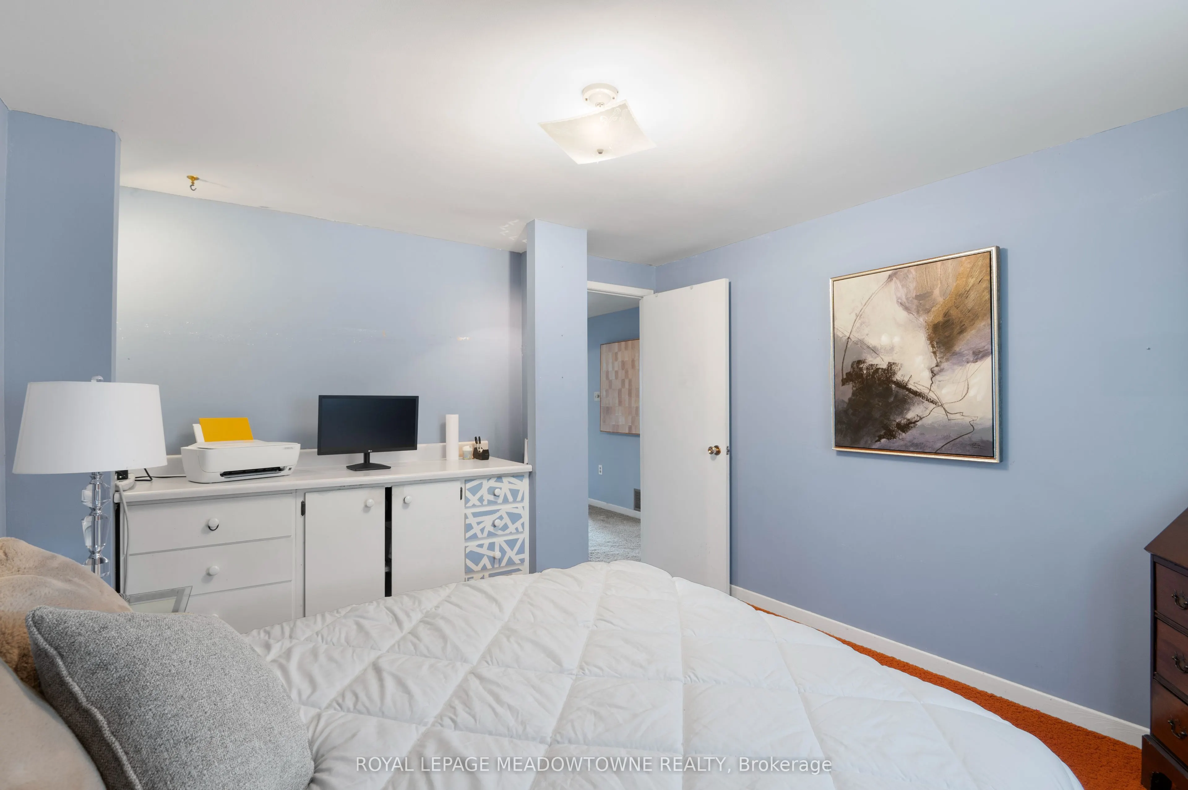 6058 Starfield Crescent