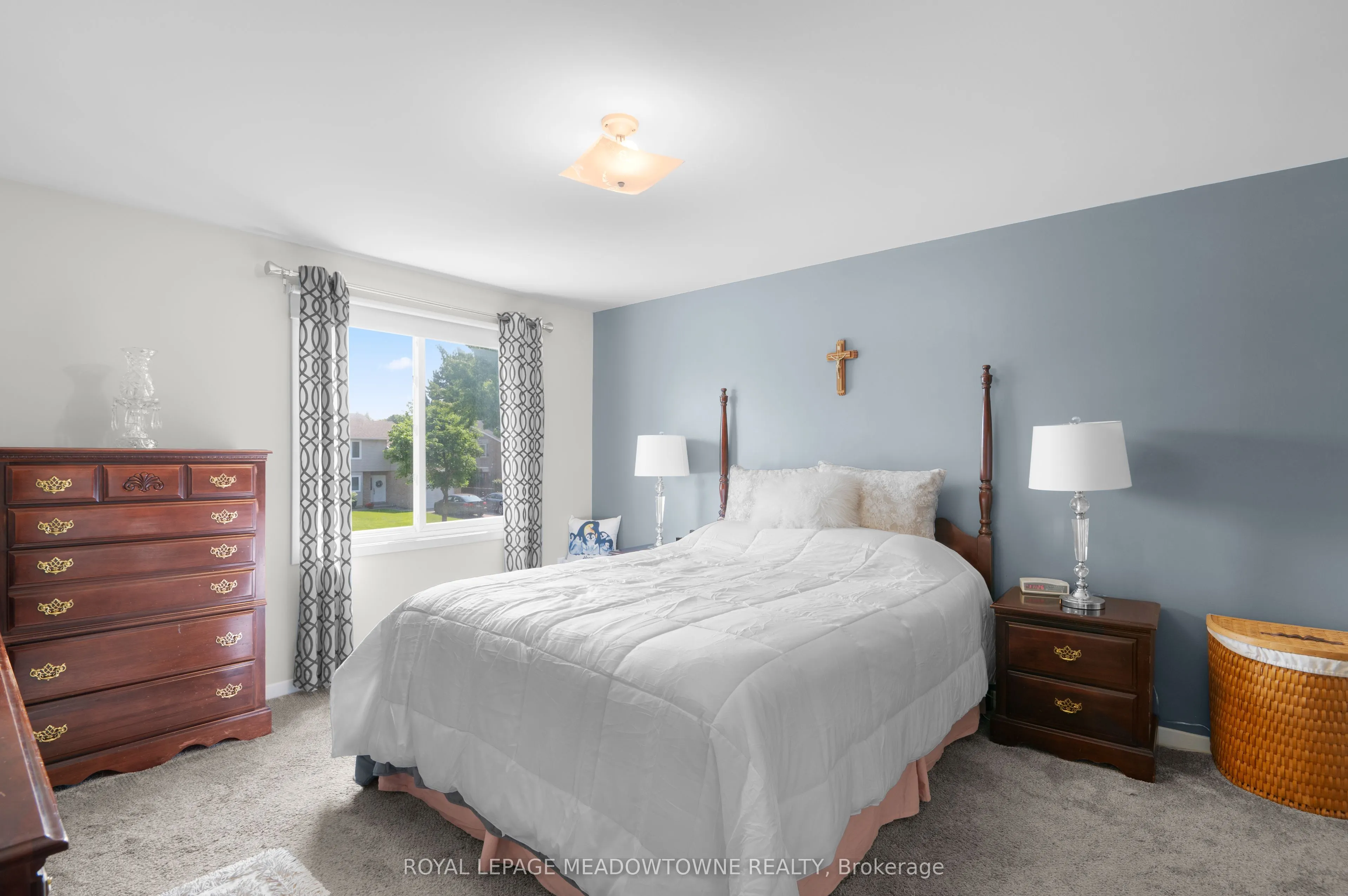 6058 Starfield Crescent