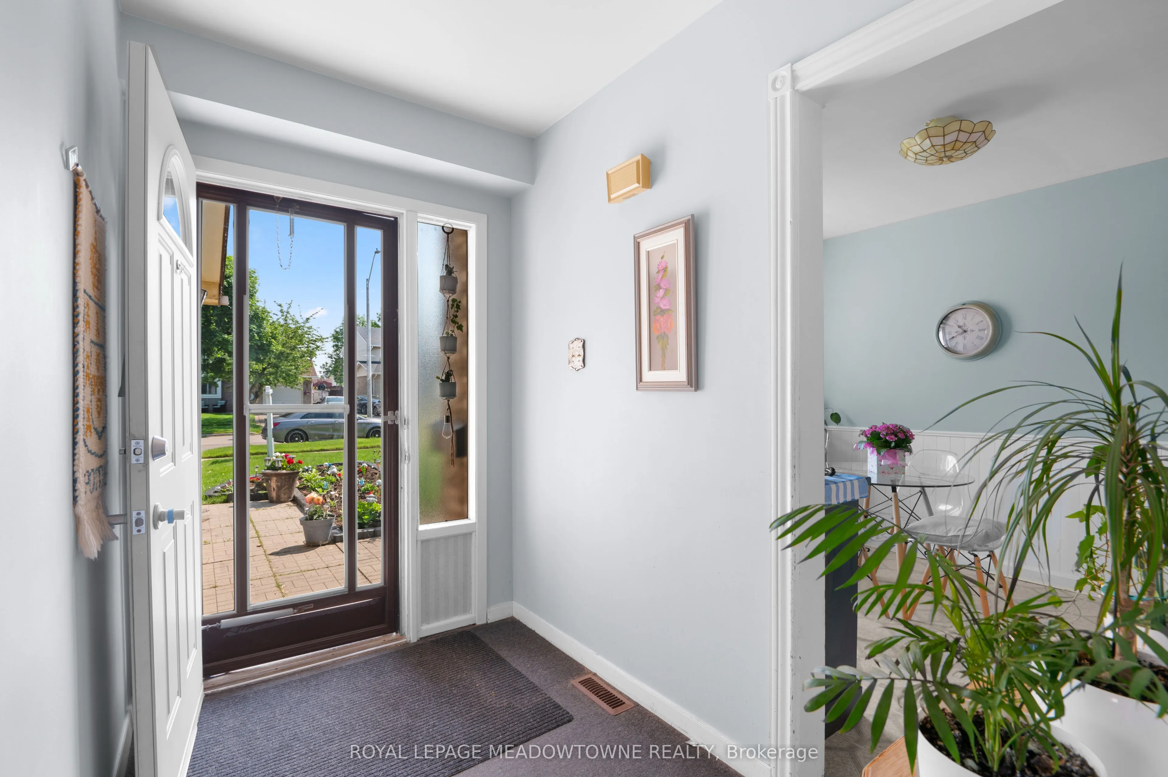 6058 Starfield Crescent