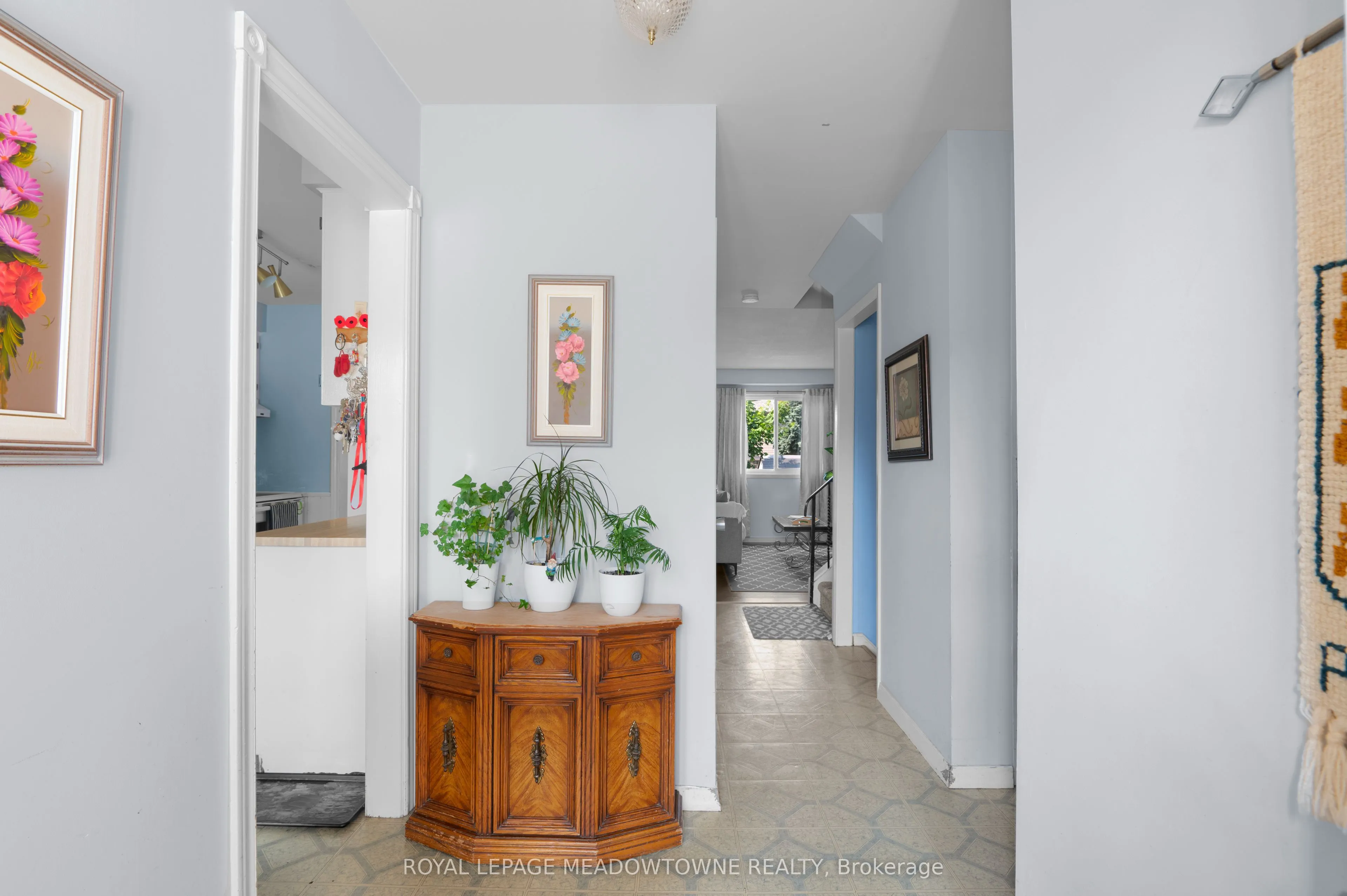 6058 Starfield Crescent