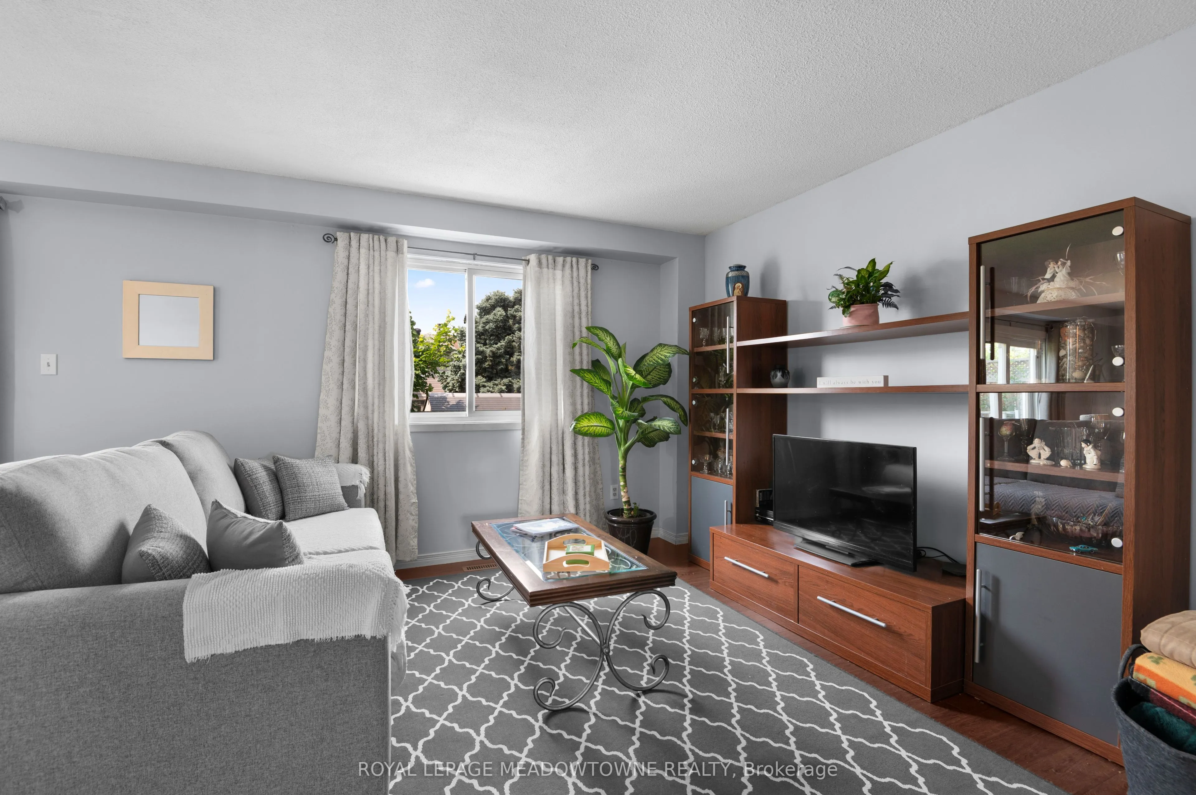6058 Starfield Crescent