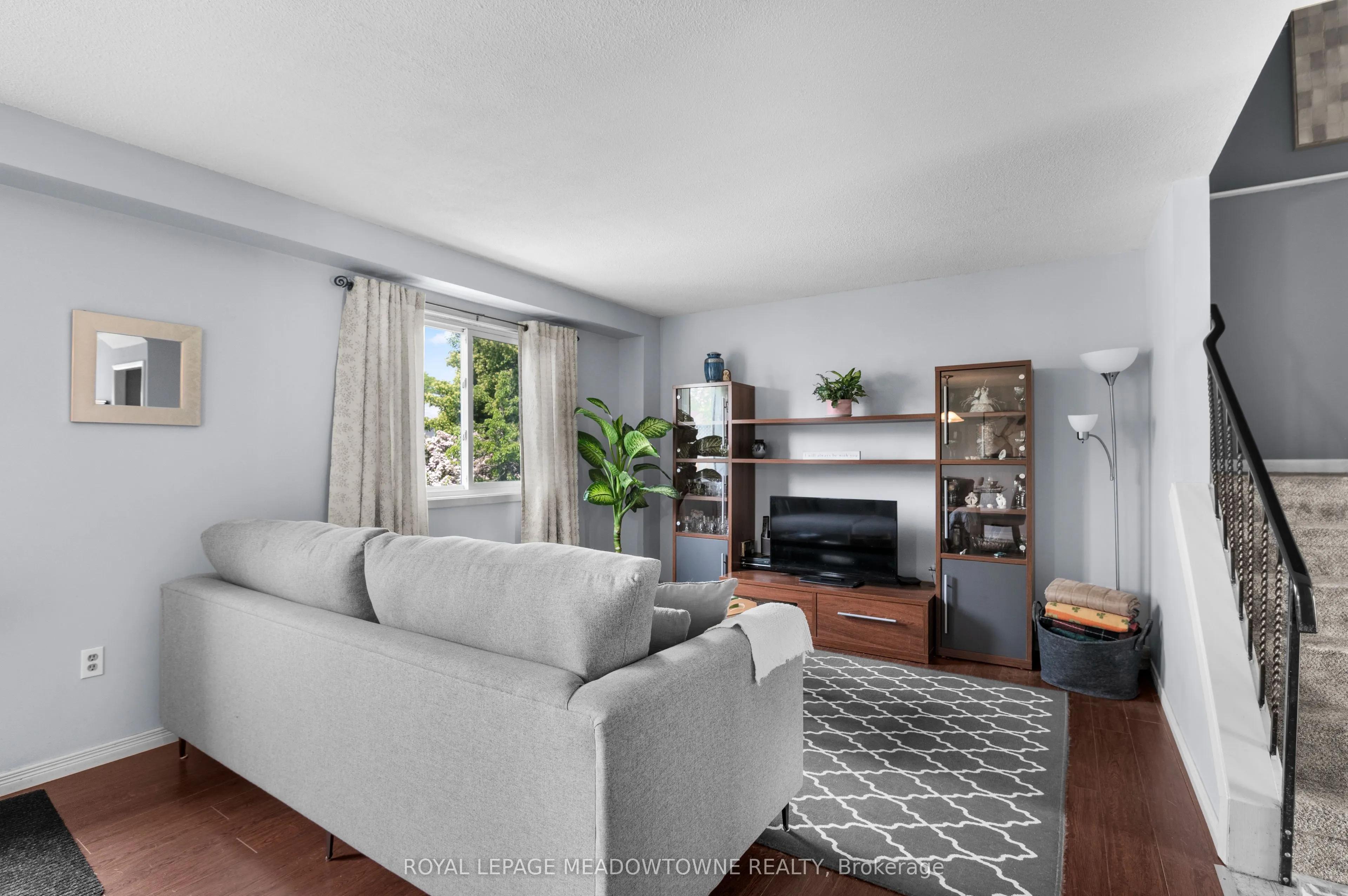 6058 Starfield Crescent