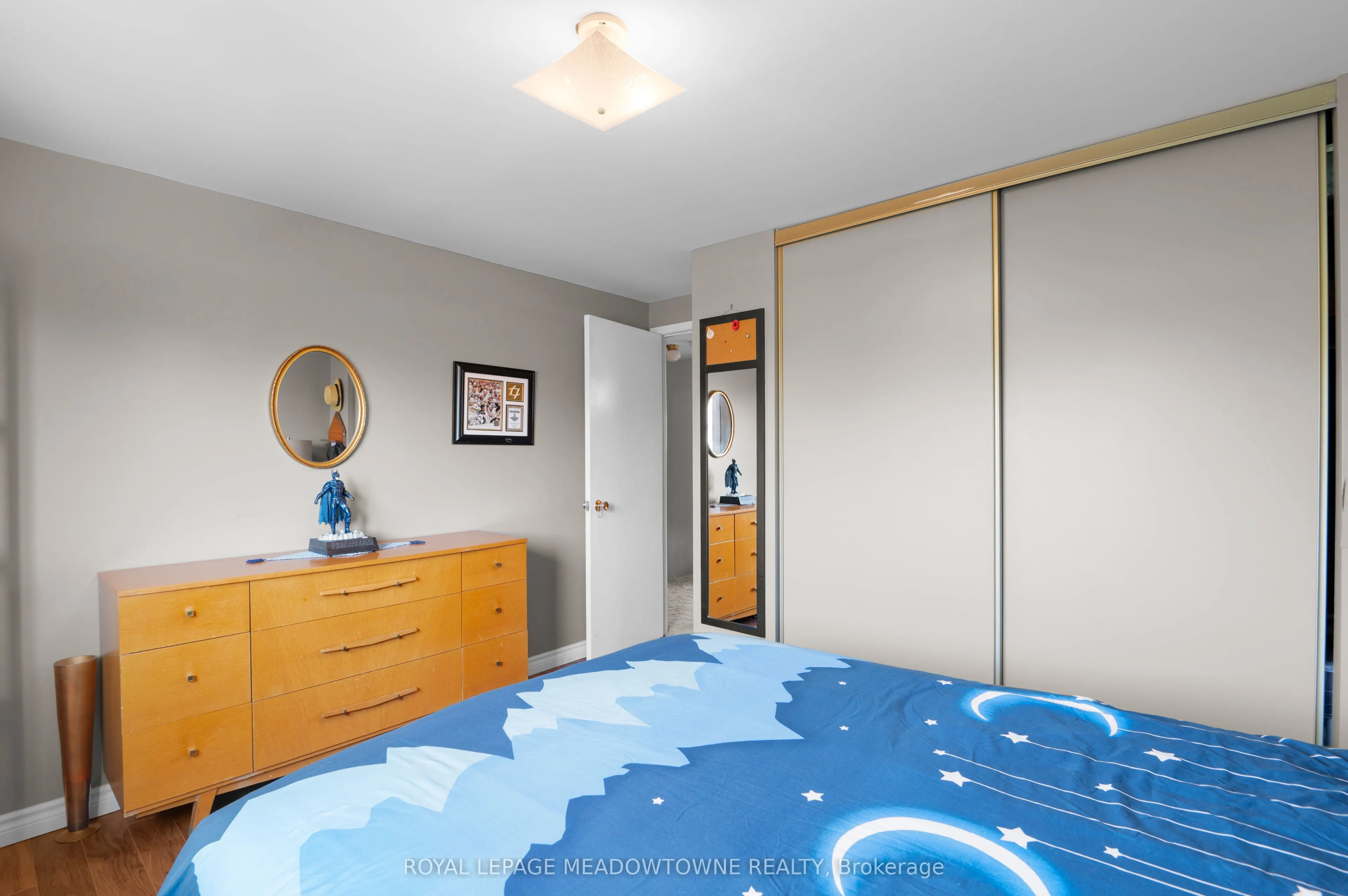 6058 Starfield Crescent