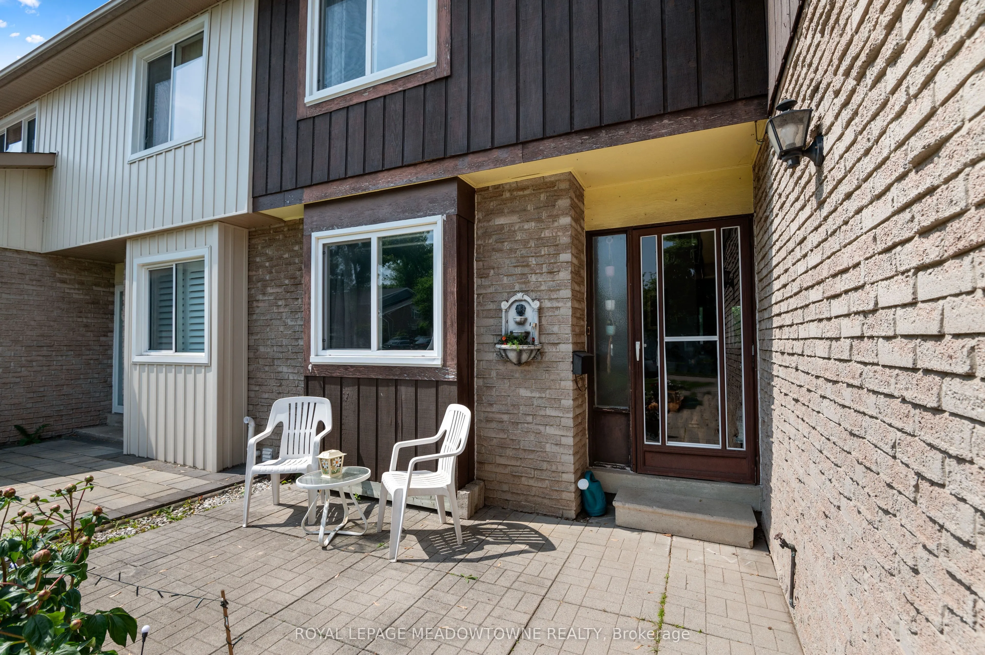 6058 Starfield Crescent