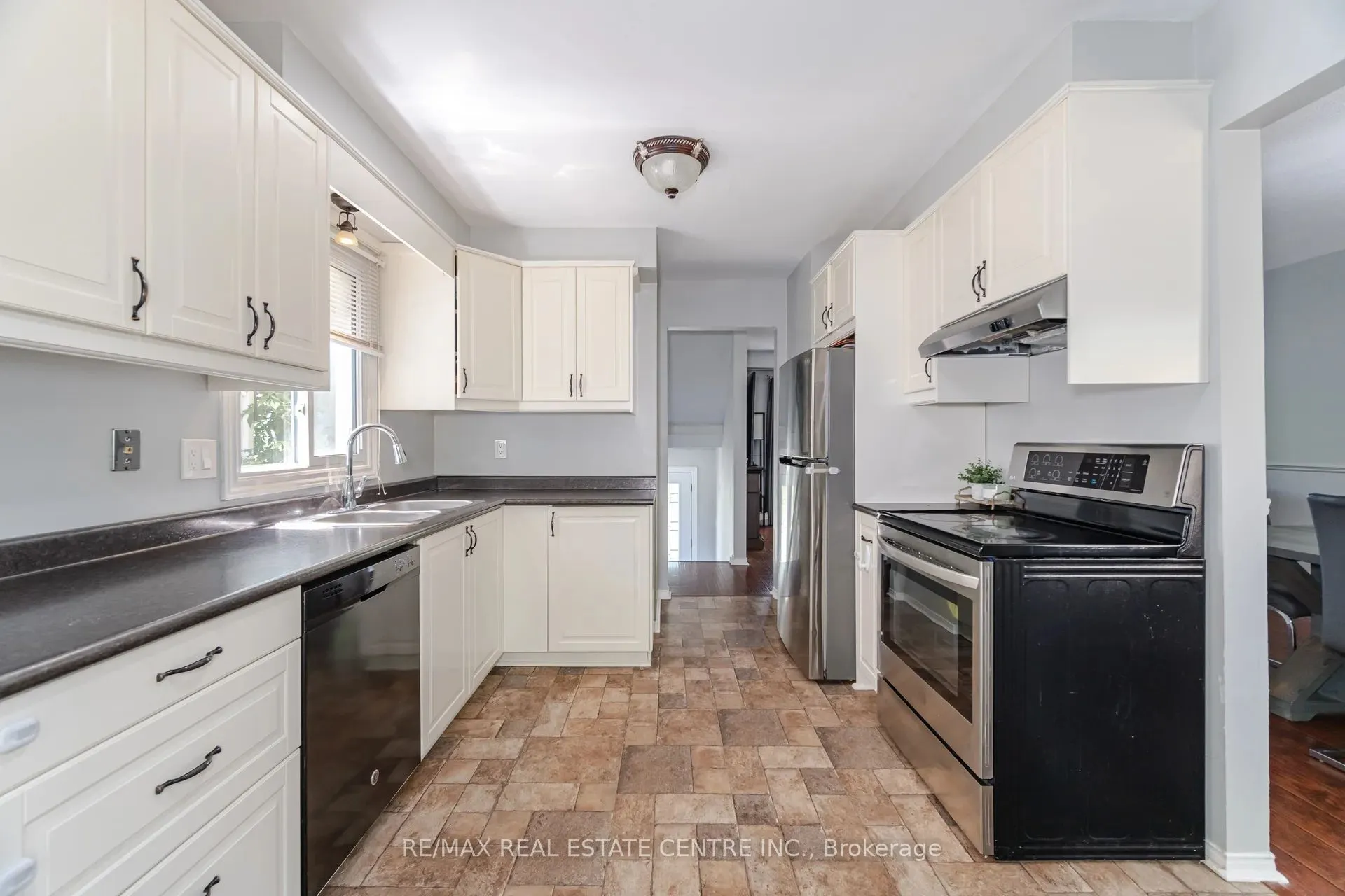 28 Lakeview Court