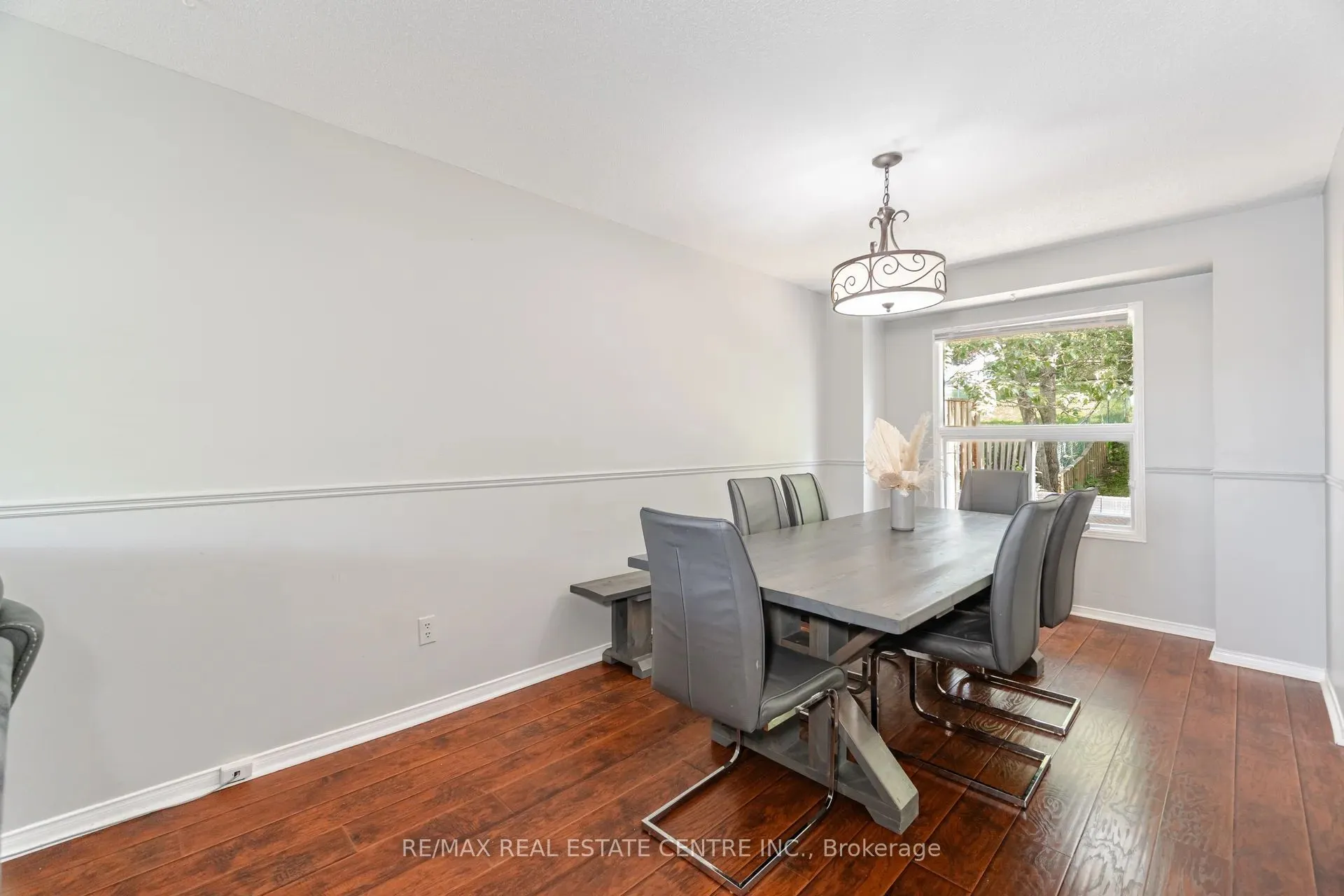 28 Lakeview Court