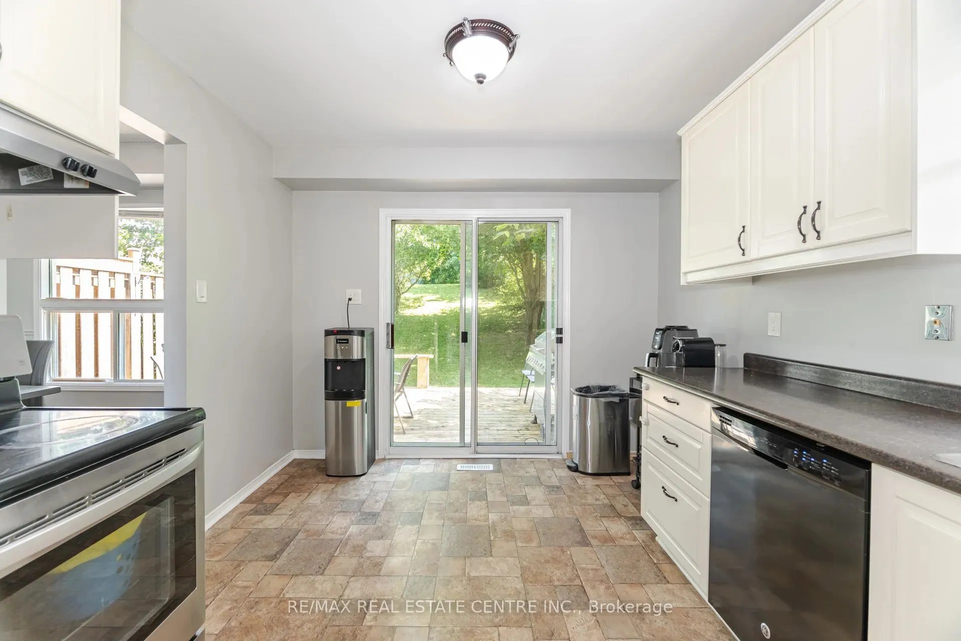 28 Lakeview Court