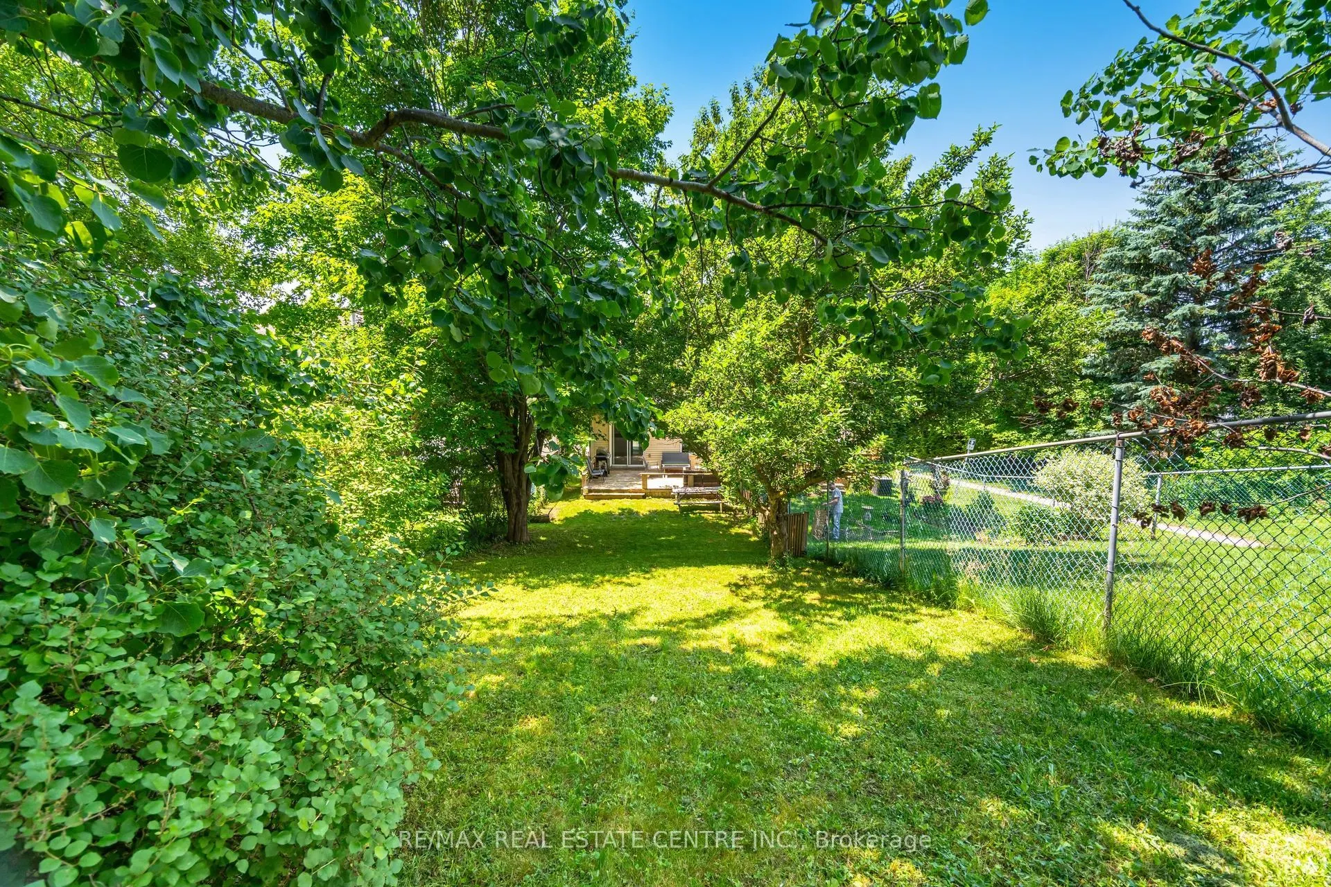 28 Lakeview Court