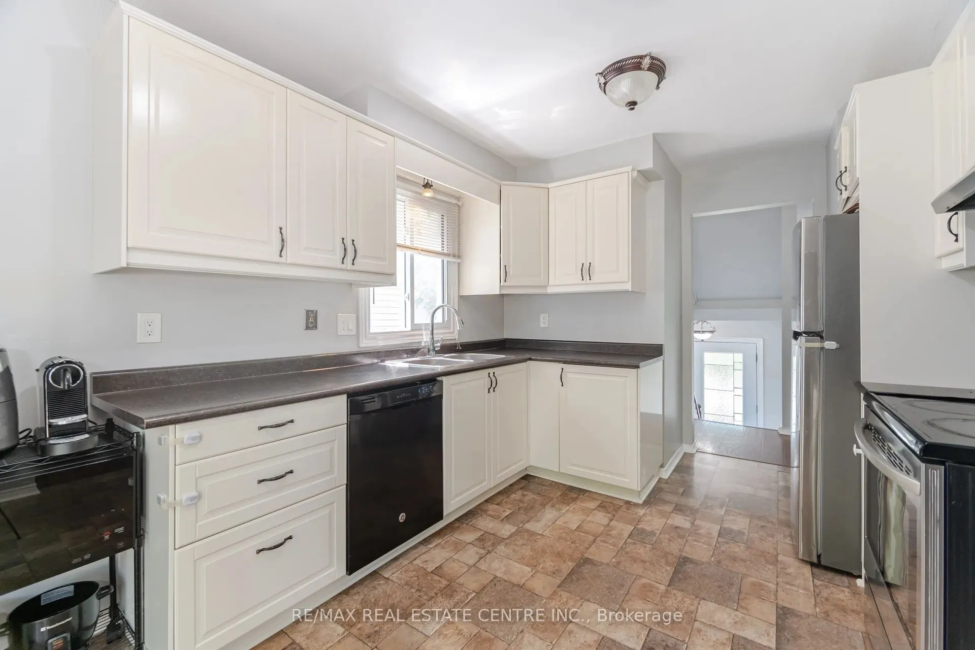 28 Lakeview Court