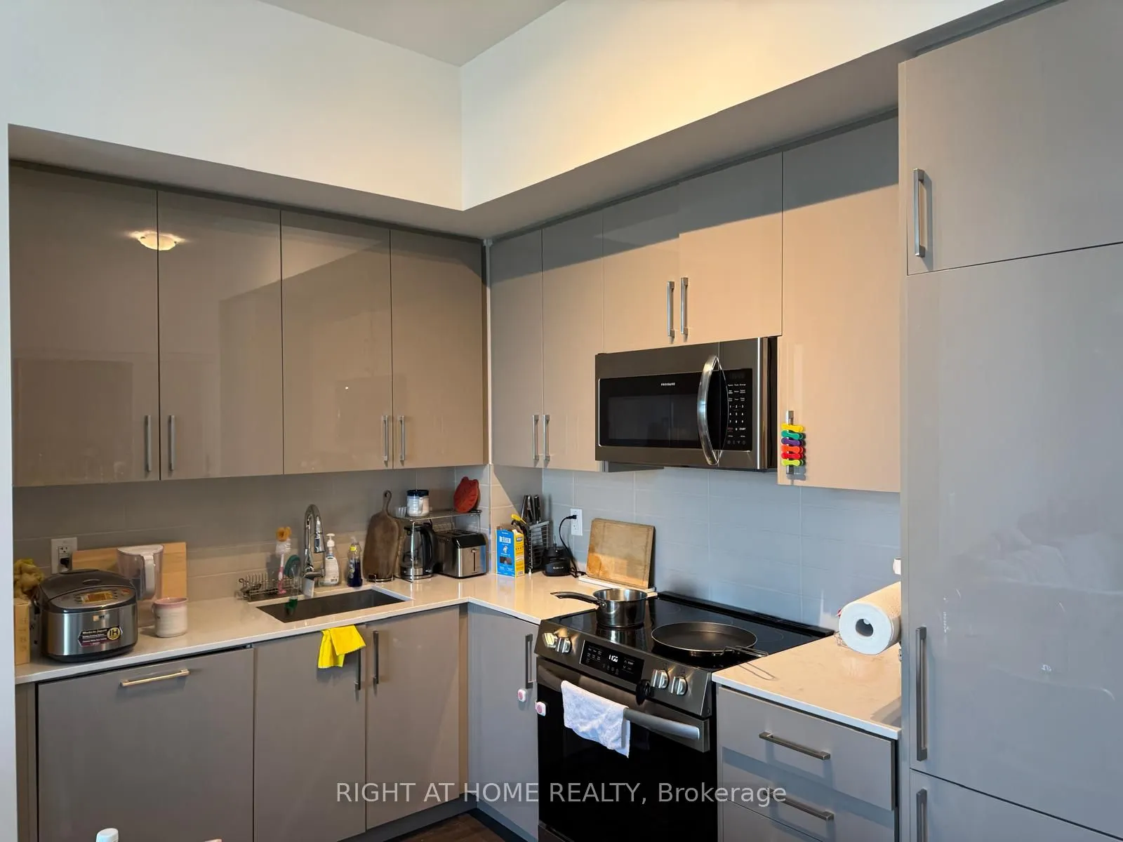 2450 Old Bronte Road, #809