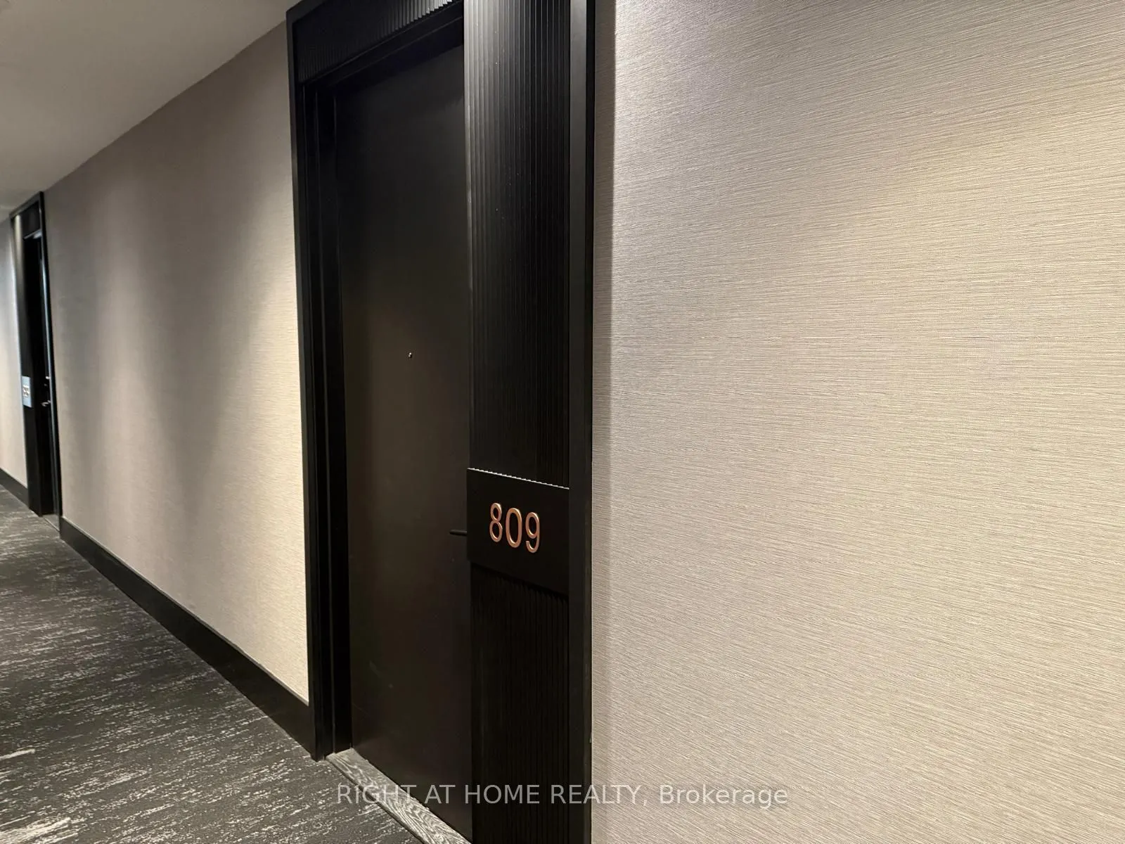 2450 Old Bronte Road, #809