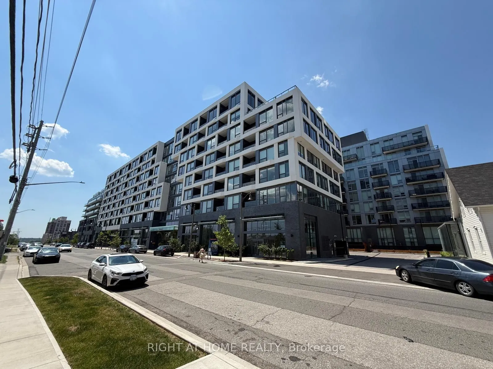 2450 Old Bronte Road, #809