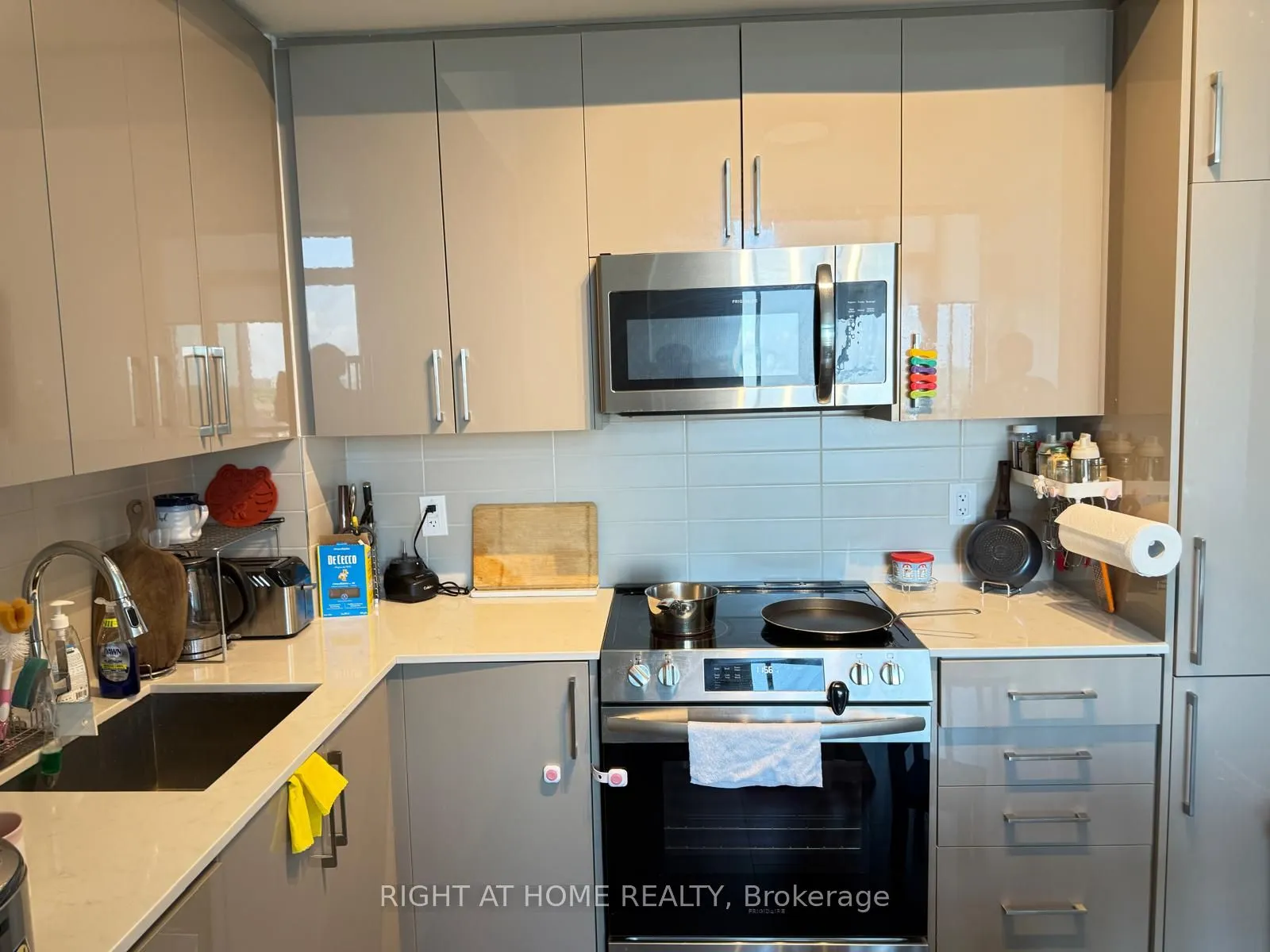 2450 Old Bronte Road, #809