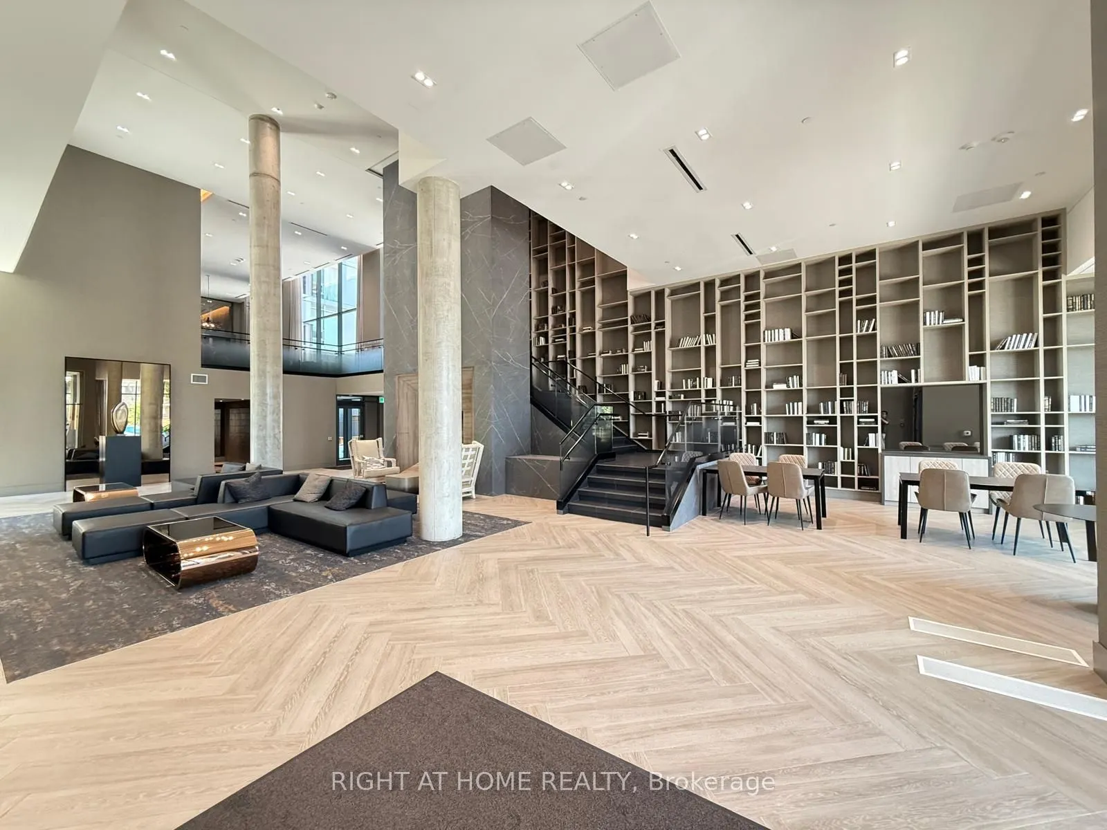 2450 Old Bronte Road, #809