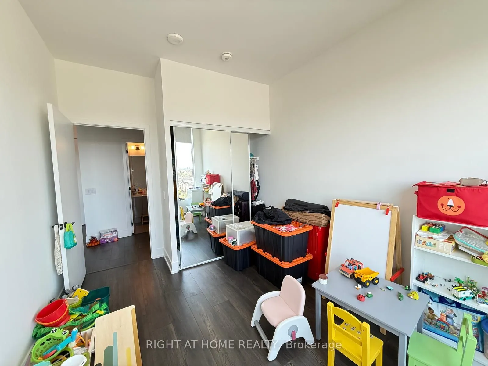 2450 Old Bronte Road, #809