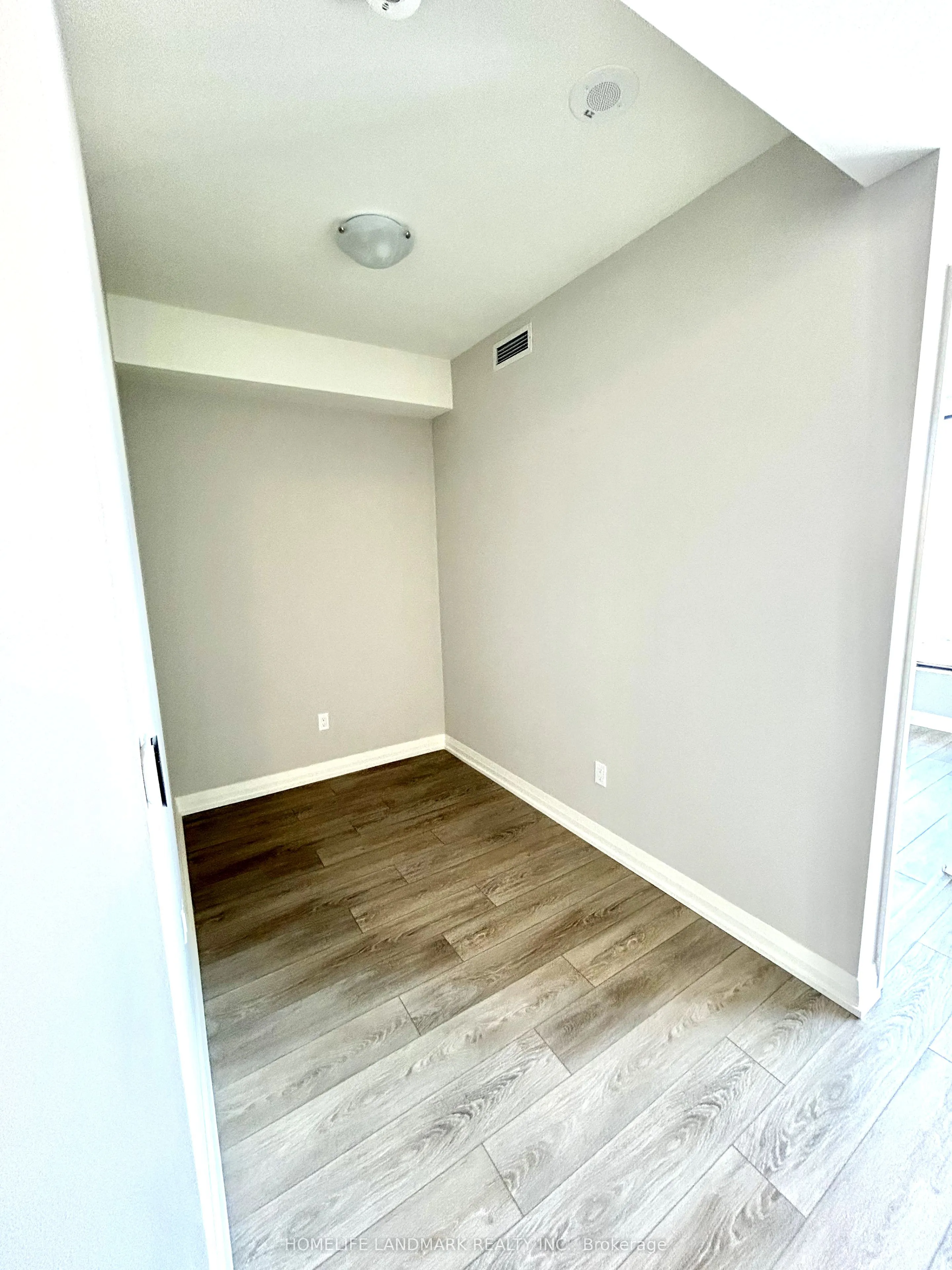 1415 Dundas Street E, #910