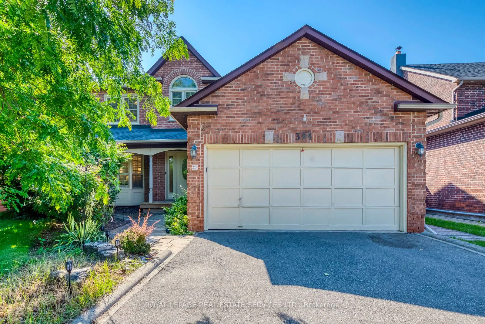 384 RIVER OAKS Boulevard W