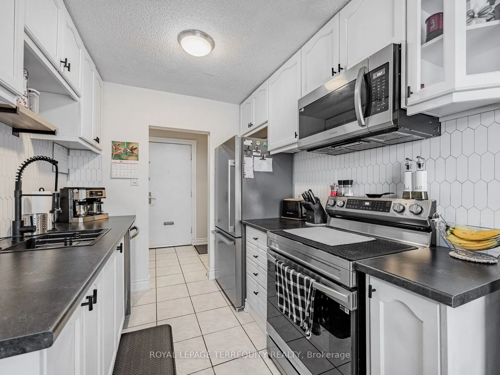 2411 New Street, #205