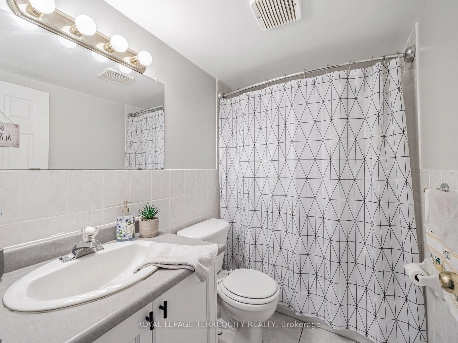 2411 New Street, #205