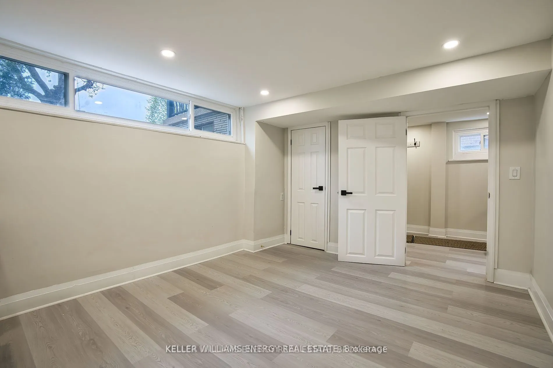 21 Neames Crescent