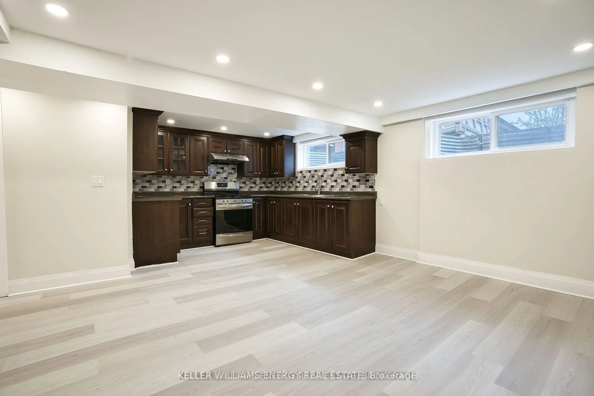 21 Neames Crescent