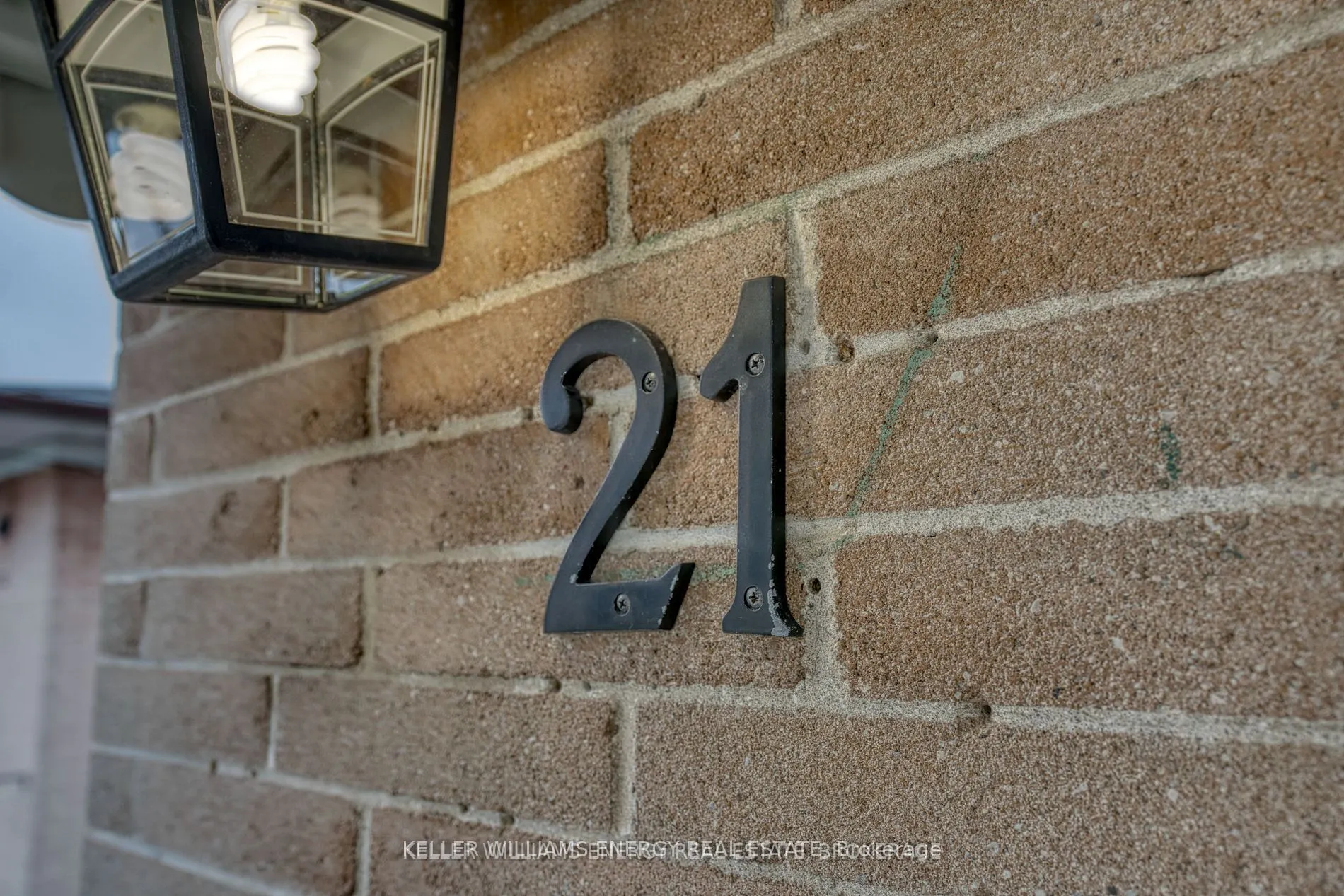 21 Neames Crescent